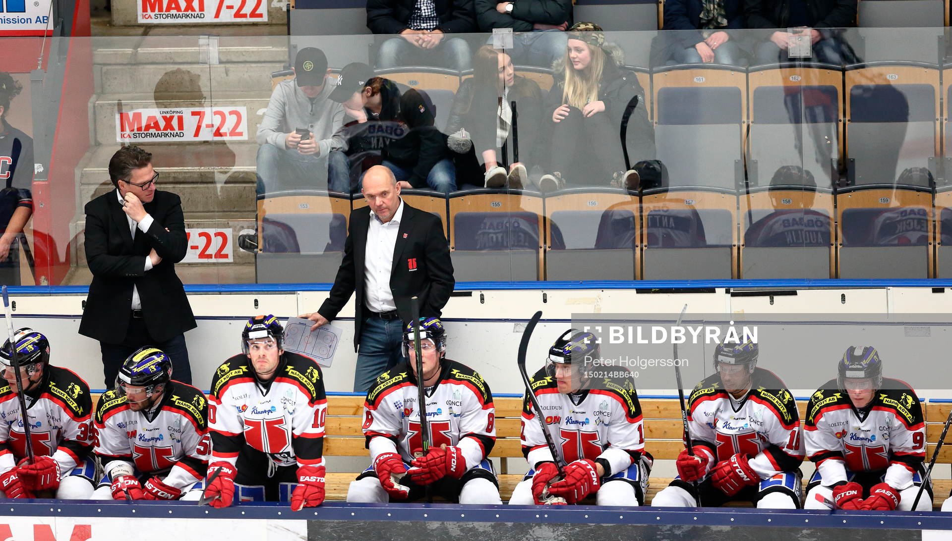 Örebros bås med tränare Kent Johansson