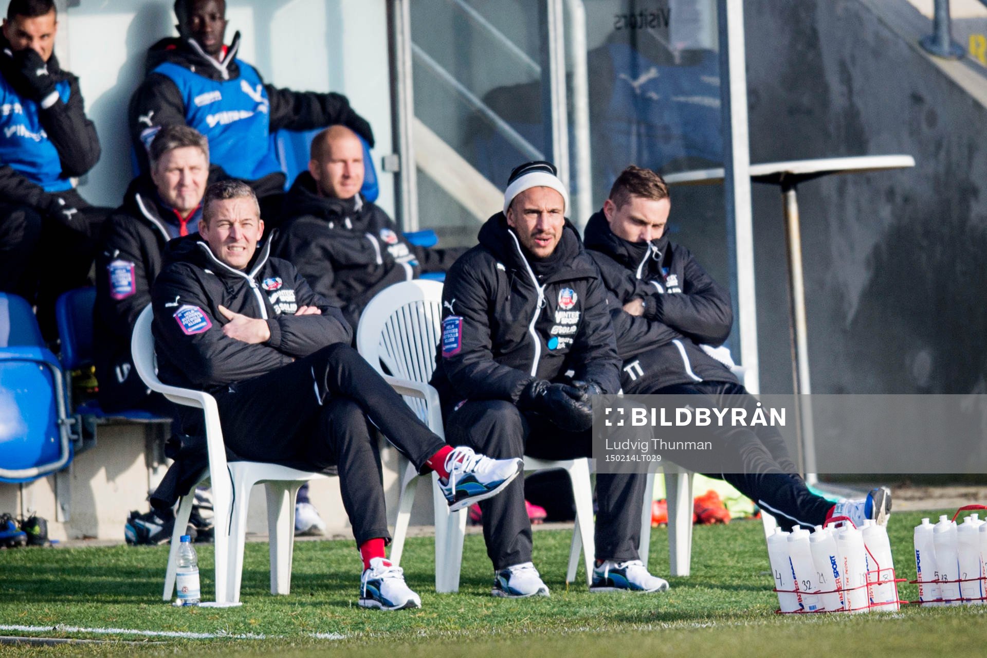 Helsingborgs målvaktstränare Daniel Andersson, manager Henrik Larsson och assisterande tränare Tobias Tuvesson under träningsmatchen i fotboll mellan Vestsjälland och Helsingborg den 14 februari 2015 i Slagelse.