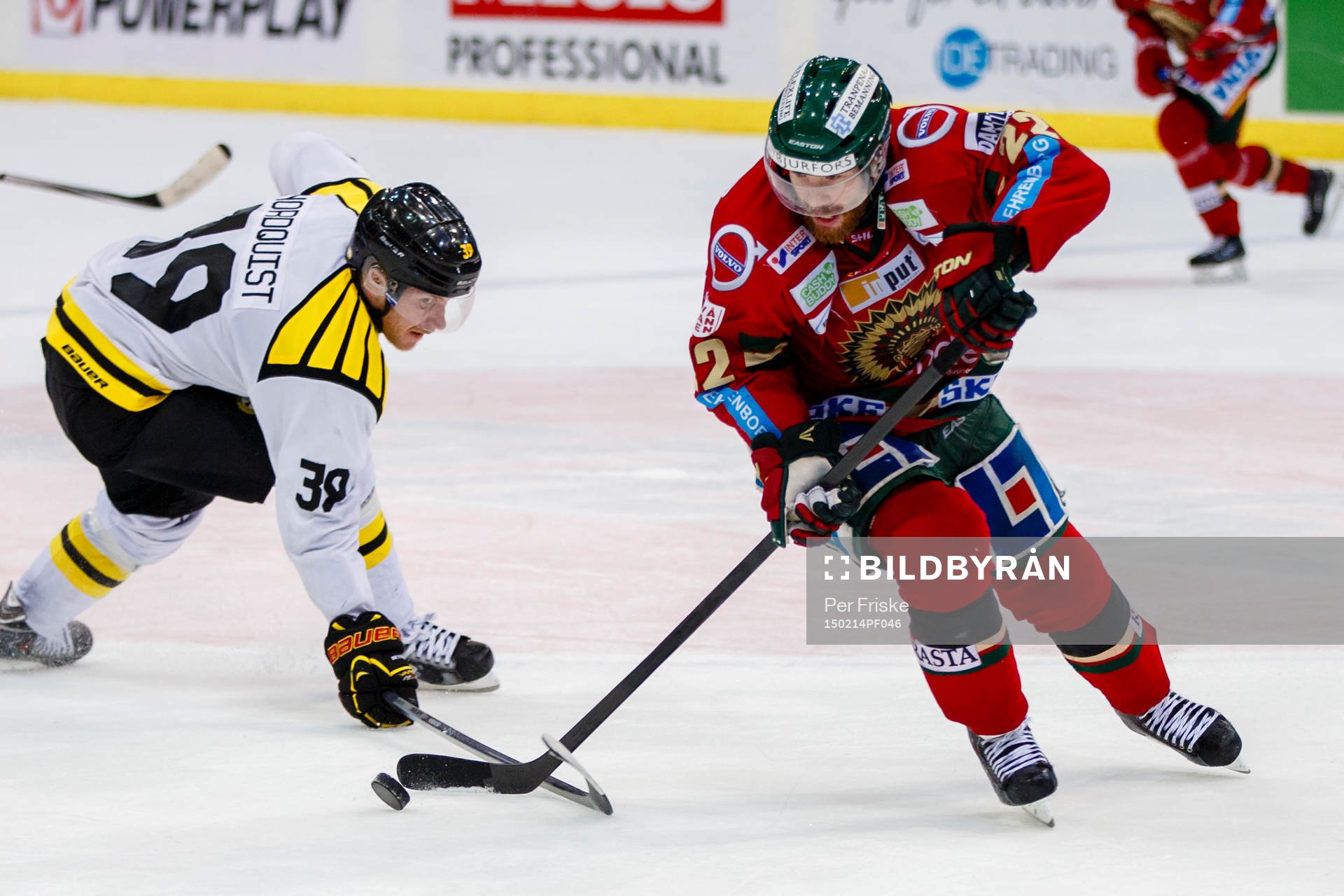 Frölundas Robin Figren tar sig förbi Brynäs Jonas