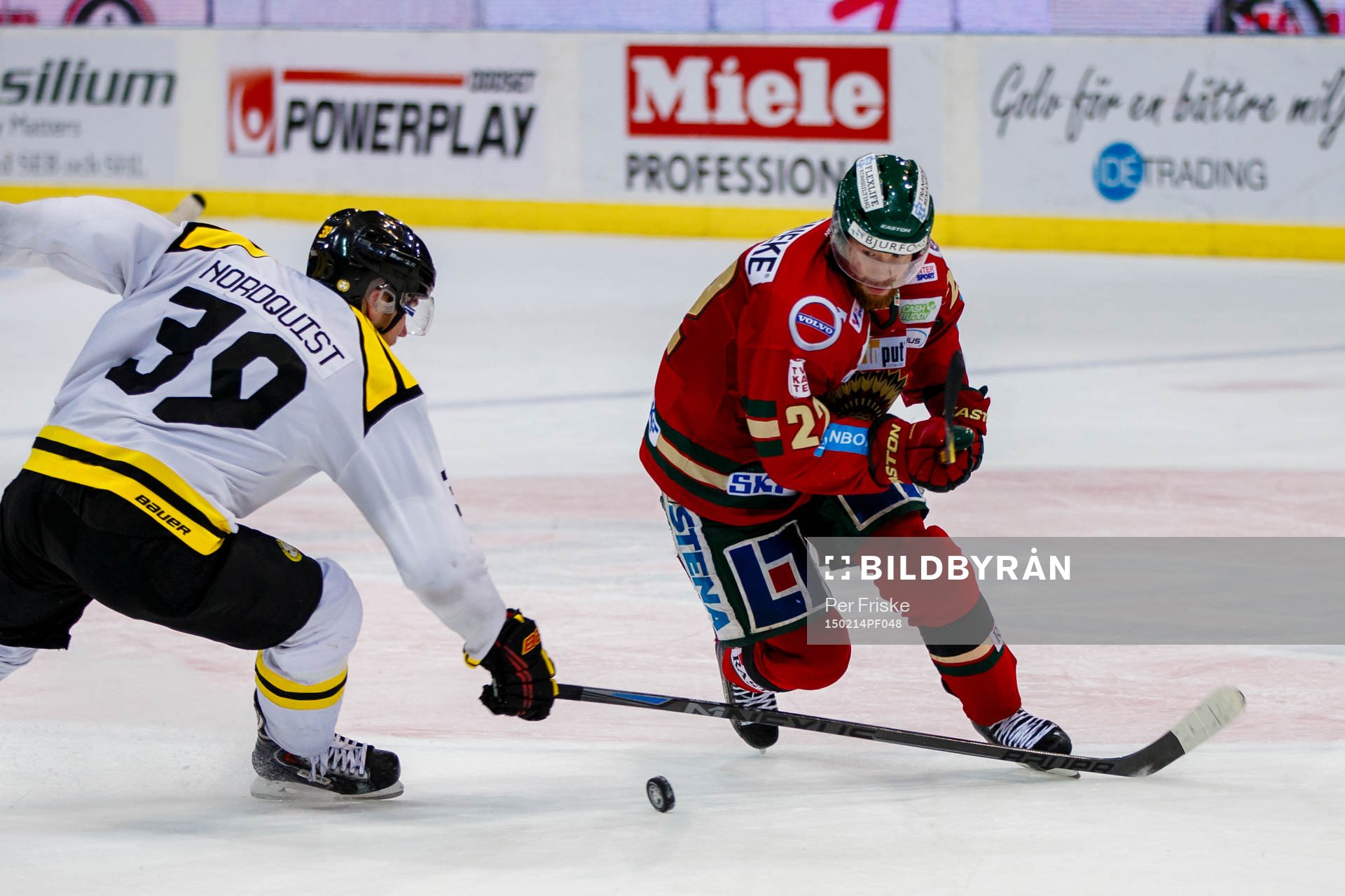 Frölundas Robin Figren tar sig förbi Brynäs Jonas