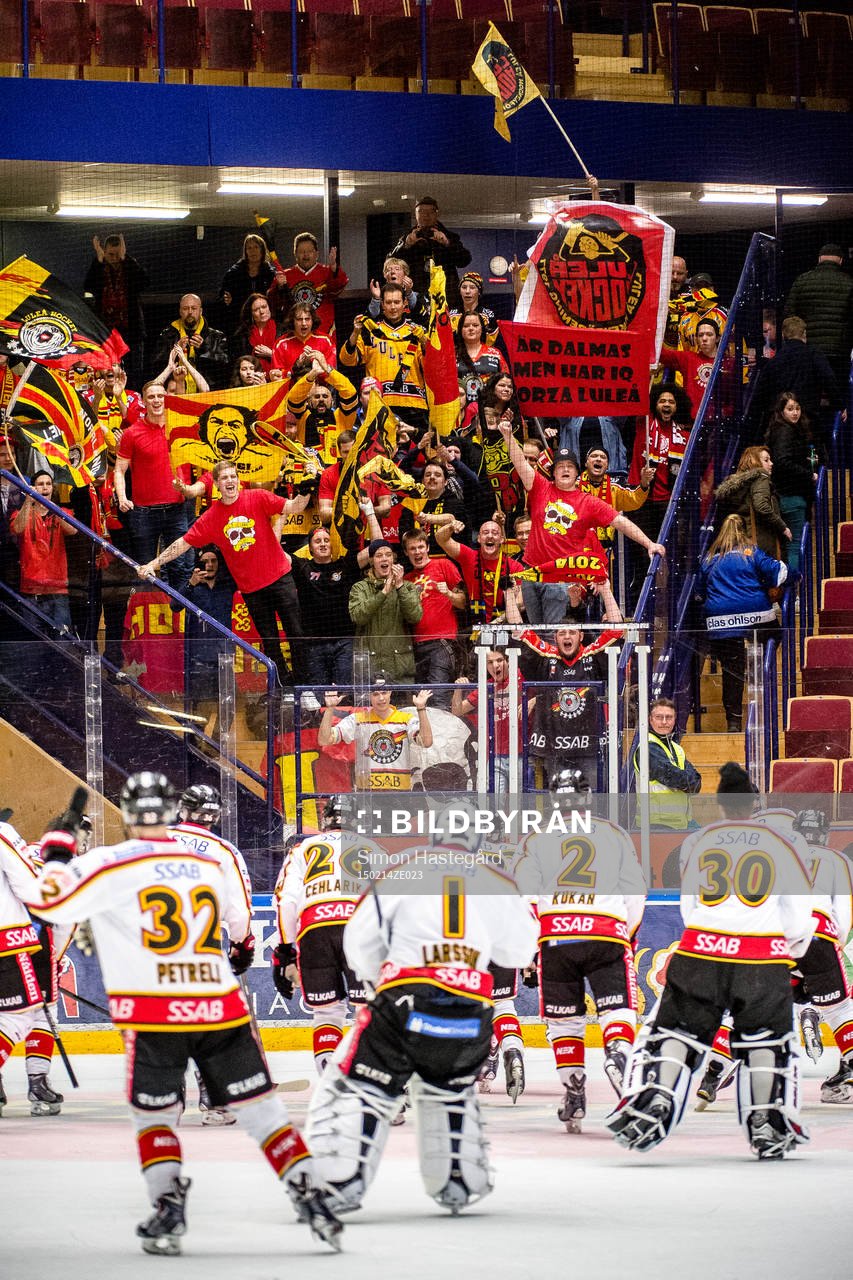 Luleås supportrar och spelare jublar