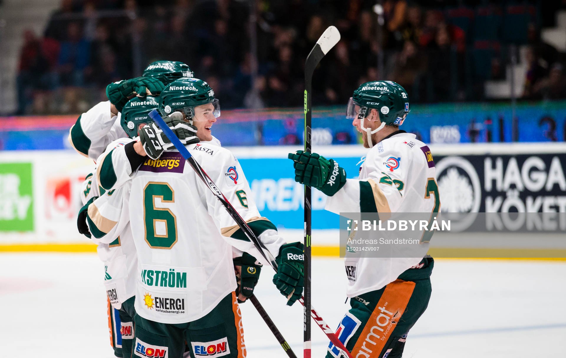 Färjestad Ludwig Byström och Per Åslund (h) ser glada ut