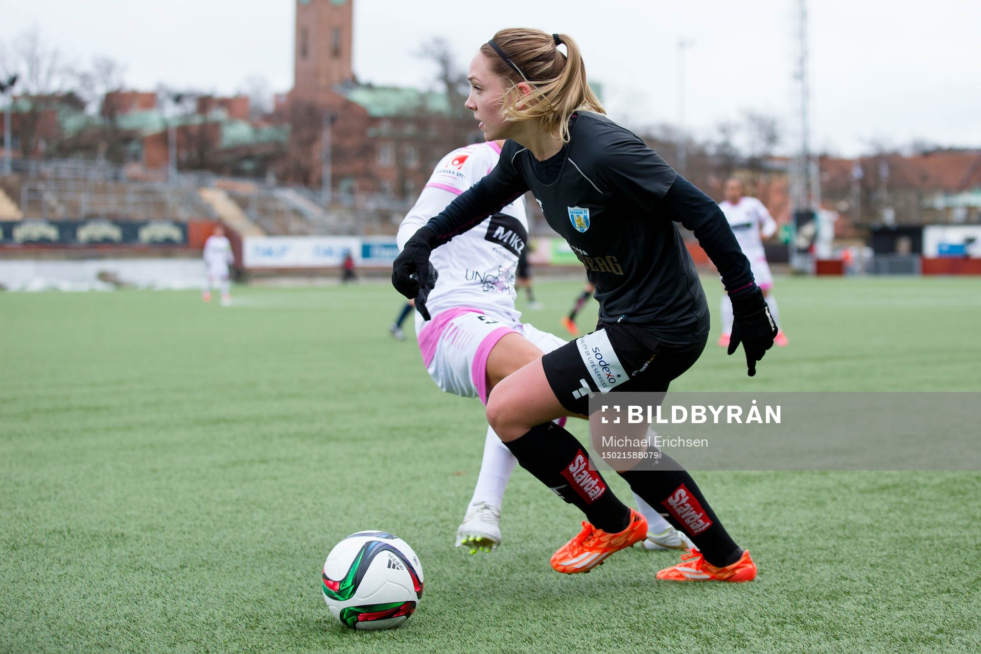 Göteborgs Elin Rubensson vänder bort Rosengårds
