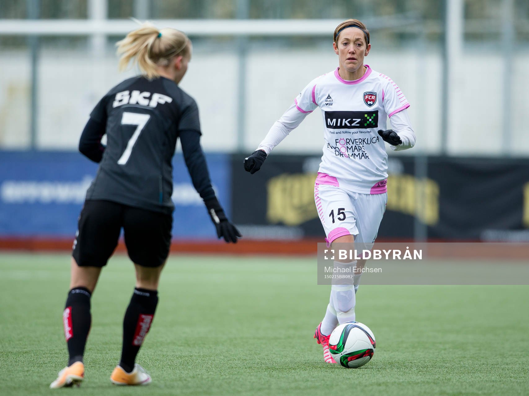 Rosengårds Therese Sjögran mot Göteborgs Adelina Engman under fotbollsmatchen i Svenska Cupen mellan Kopparbergs Göteborg FC - FC Rosengård den 15 februari 2015 i Göteborg.