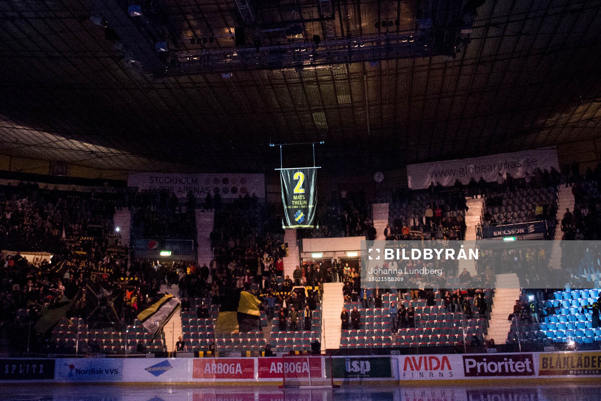 Mats Thelin får sin tröja hissad
