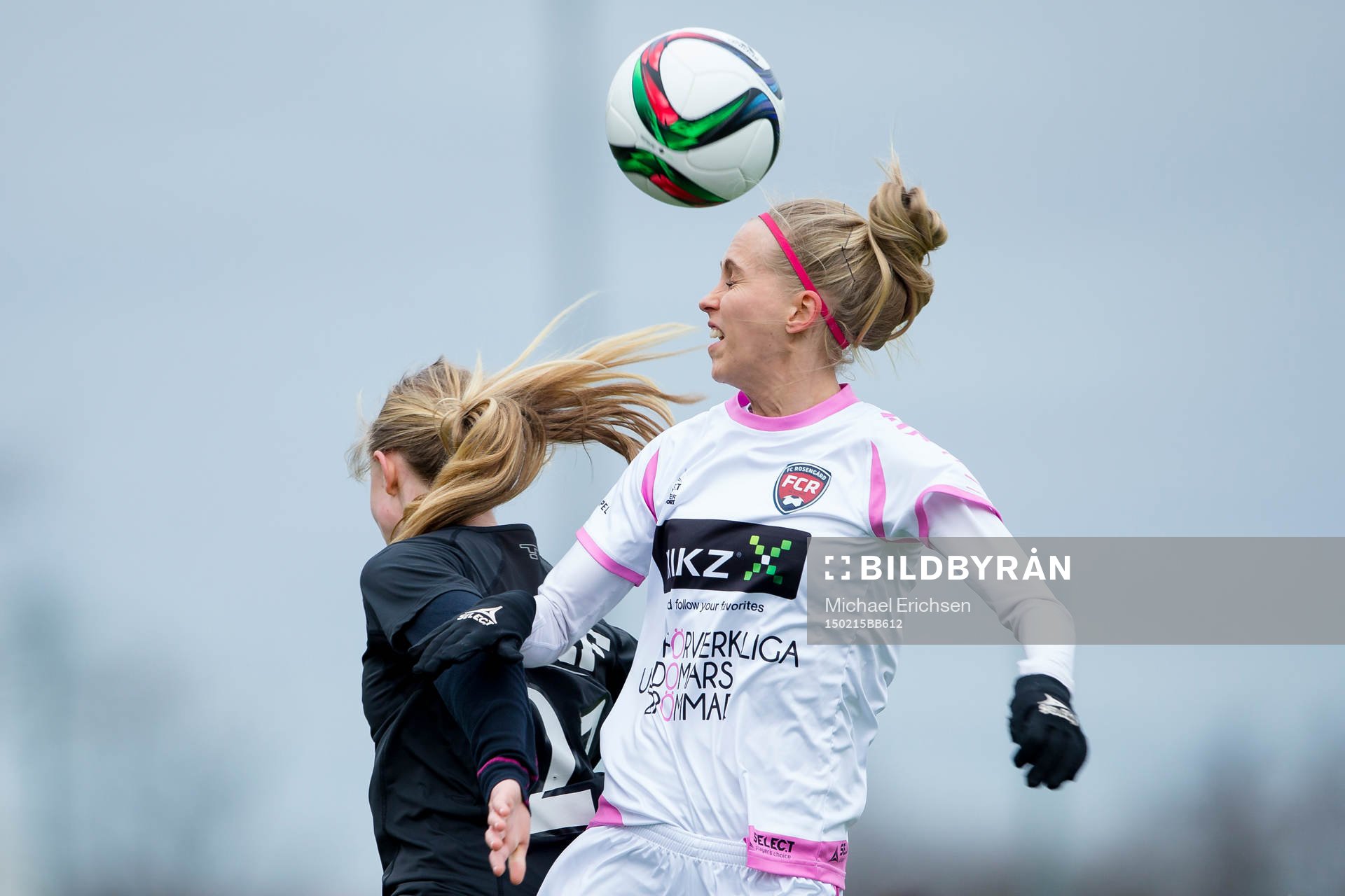 Rosengårds Line Röddik Hansen vinner en nickduell mot