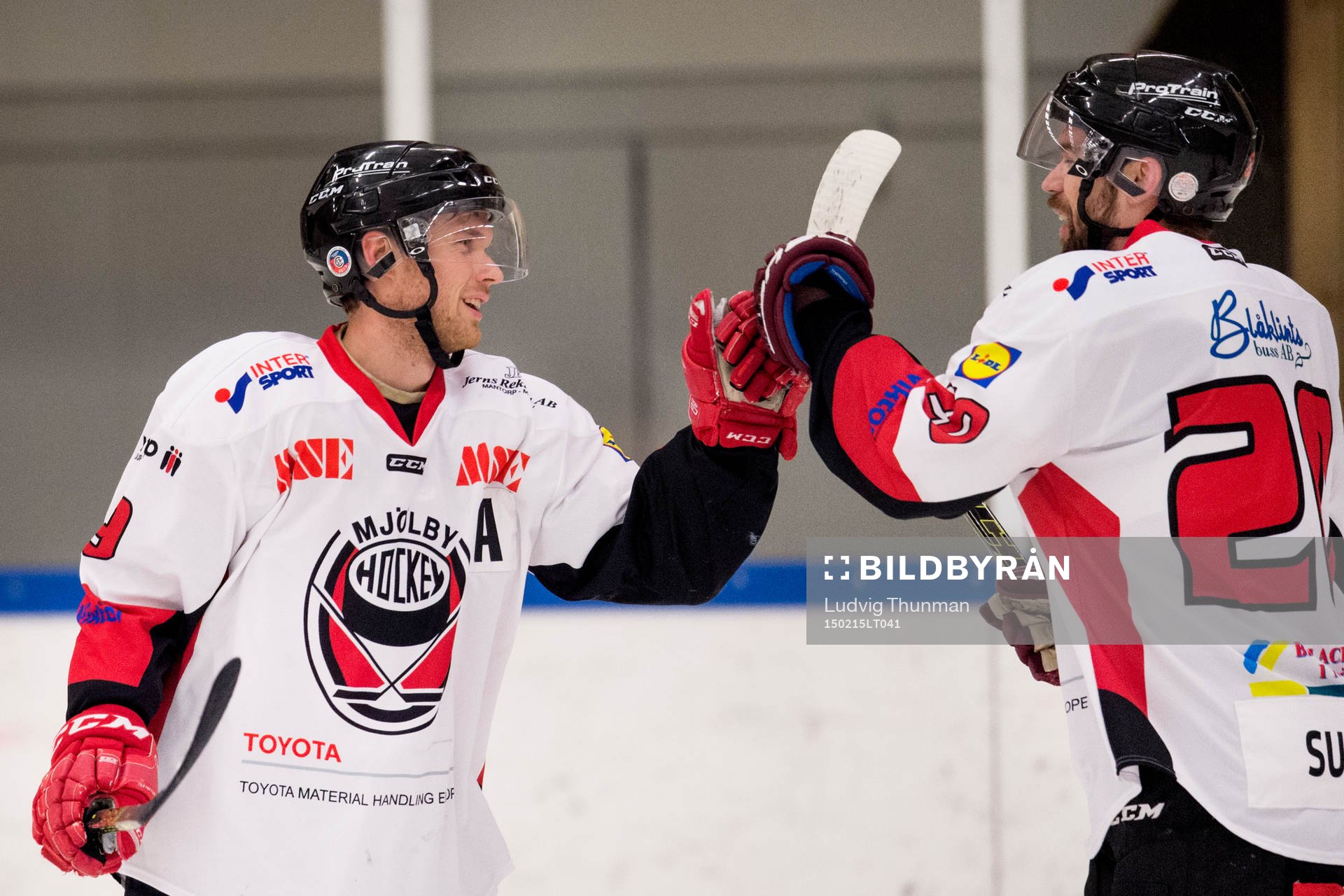Mjölbys Andreas Besterman (tv) firas av Andreas Sundin