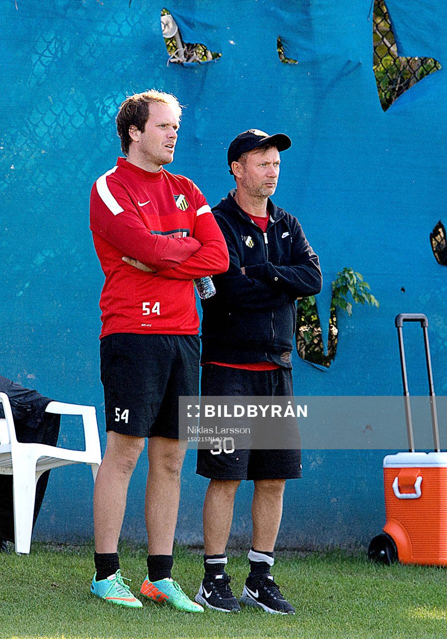 Häckens assisterande tränare Christian Lundström och tränare Peter Gerhardsson under träningsmatchen mellan Gold Coast FC och Häcken den 15 februari 2015 i Fort Lauderdale.