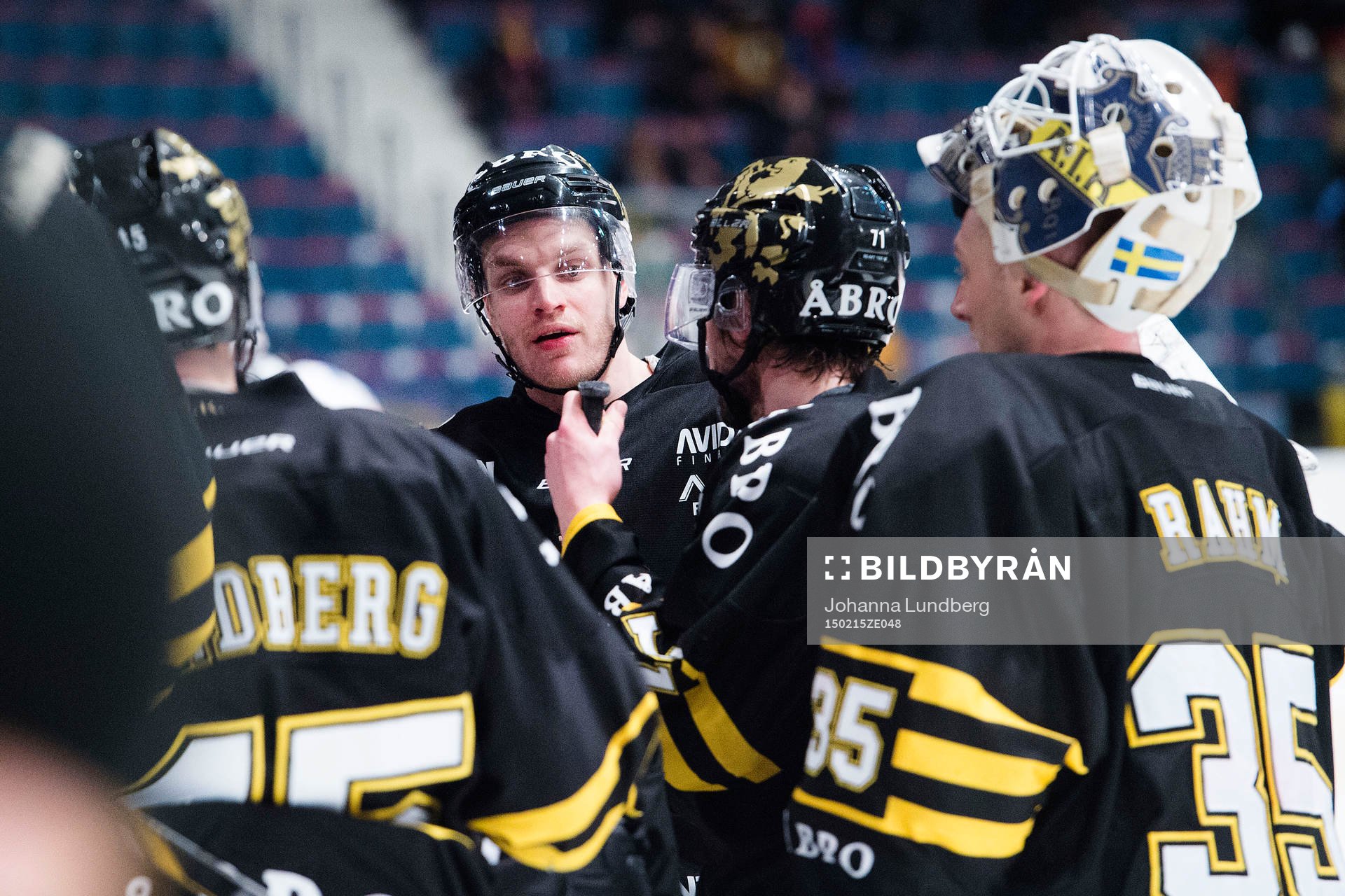 s Fredrik Hynning pratar ihop sig med sina lagkamrater