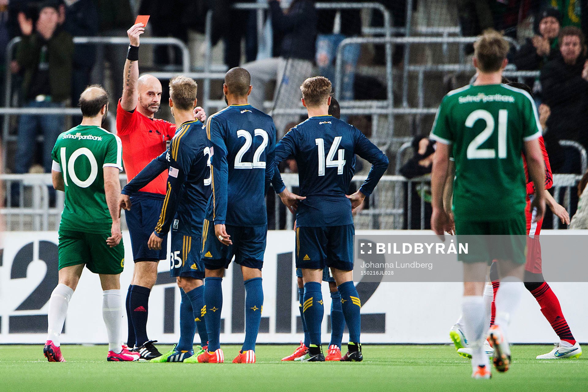 LA Galaxys Juninho får ett rött kort