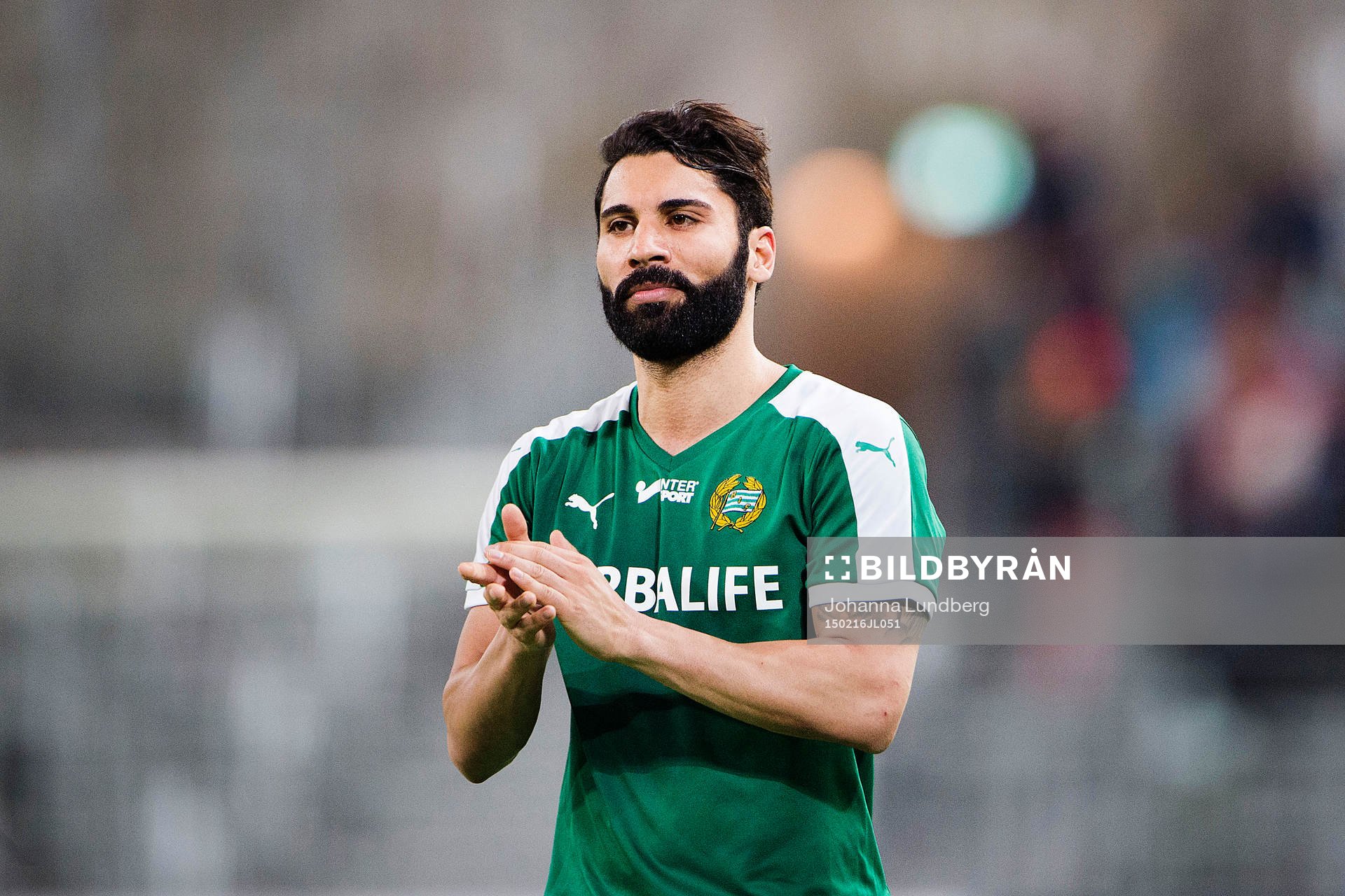 Hammarbys Stefan Batan tackar publiken