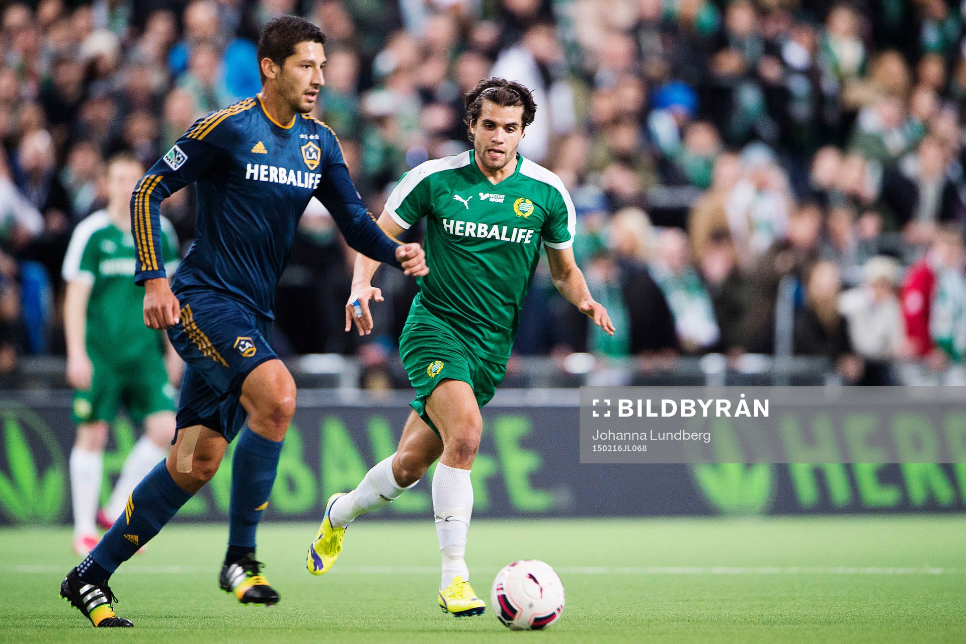 LA Galaxys Omar Gonzalez och Hammarbys Lars Fuhre