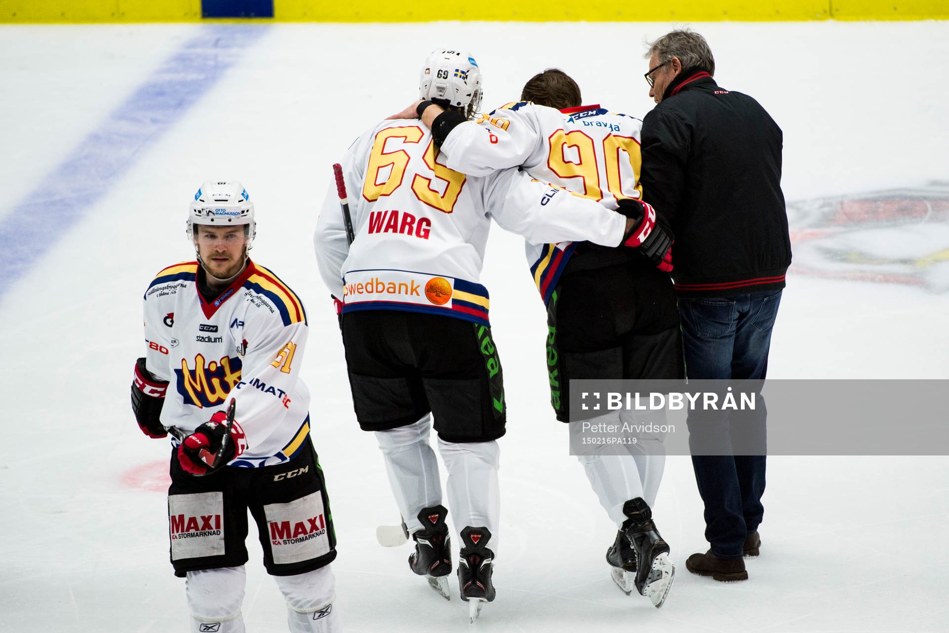 Malmö Redhawks Mattias Persson får hjälp av isen