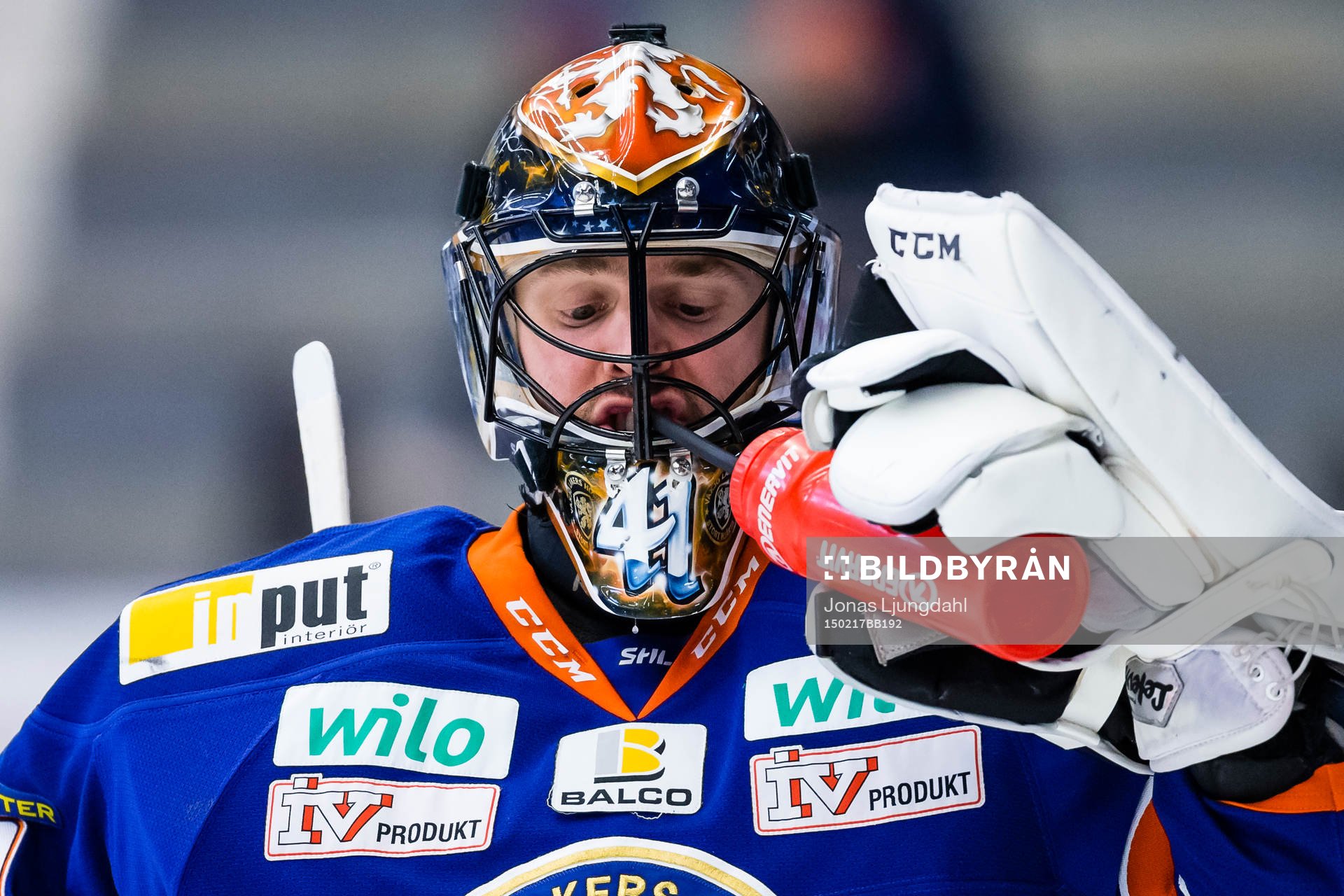 Växjös målvakt Cristopher Nihlstorp dricker