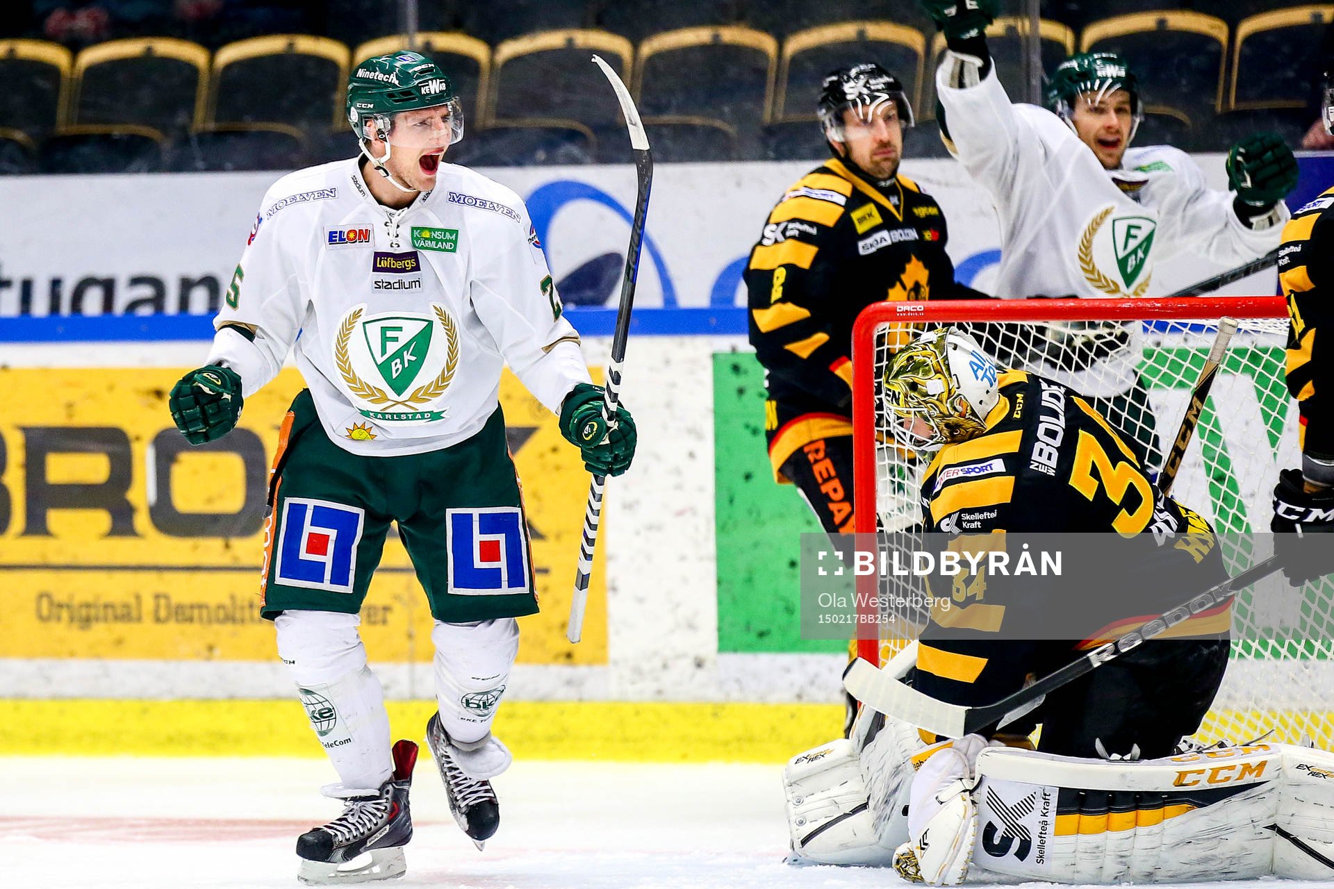 Färjestads Anton Hedman för 0-1 på Skellefteås målvakt