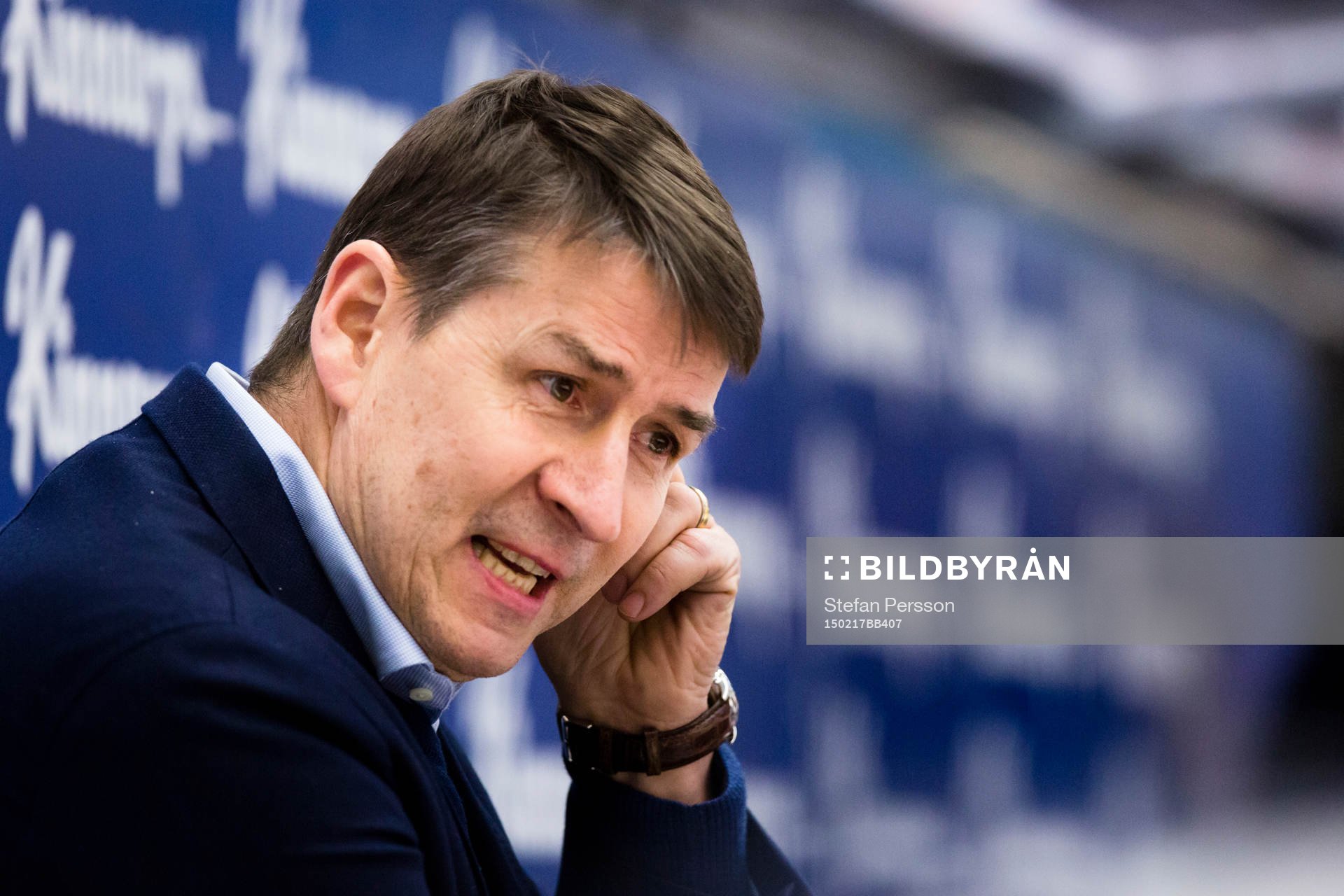 Djurgårdens tränare Hans Särkijärvi ser deppig ut