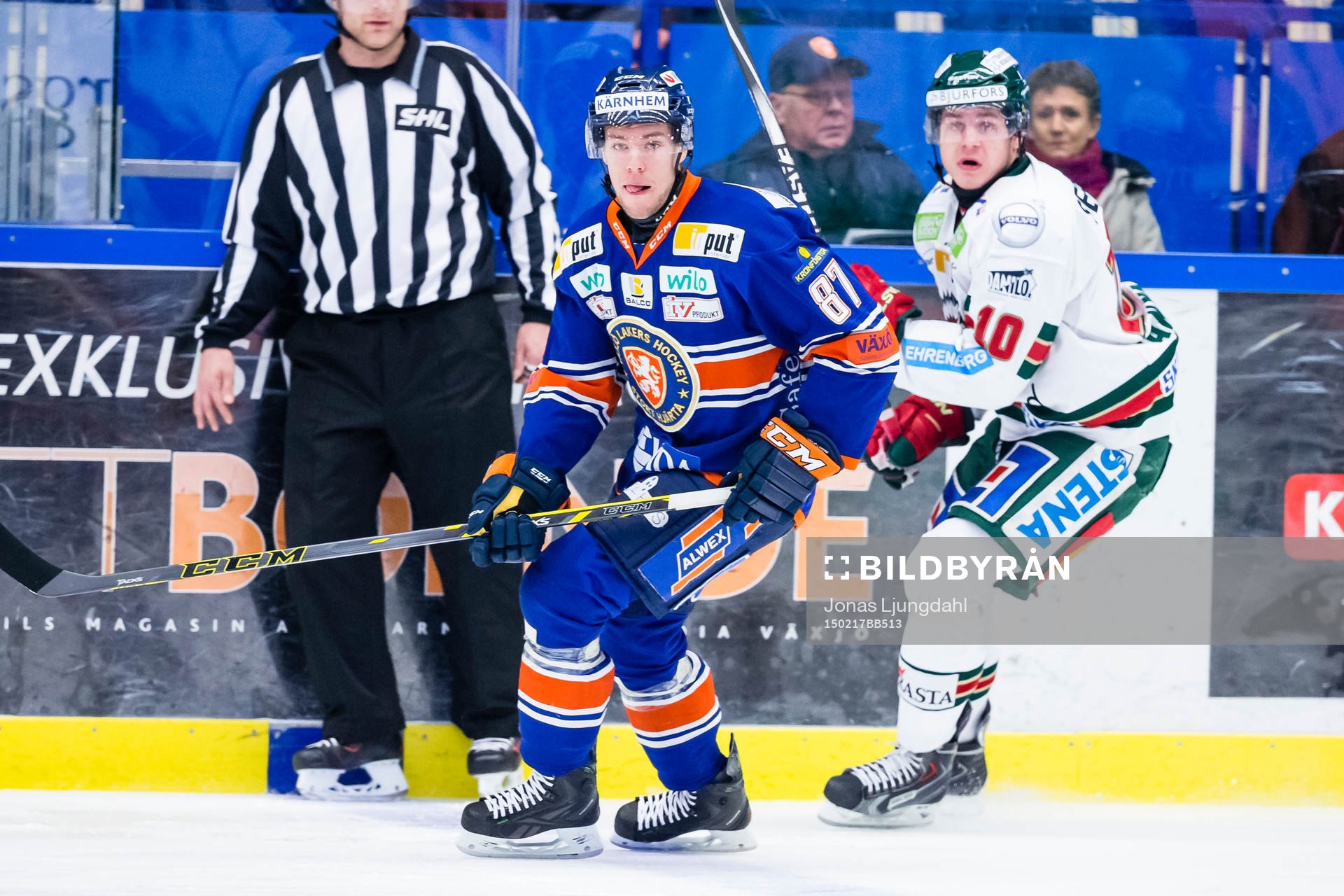Växjös Robert Rosén jagas av Frölundas Mattias Janmark