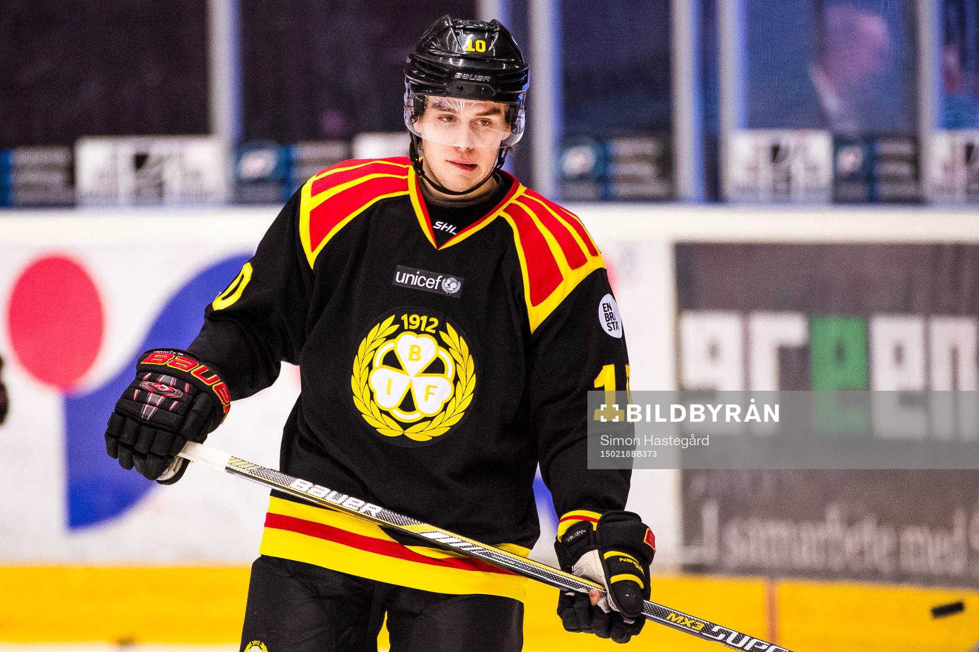 Brynäs Mattias Nörstebö deppar före ishockeymatchen i