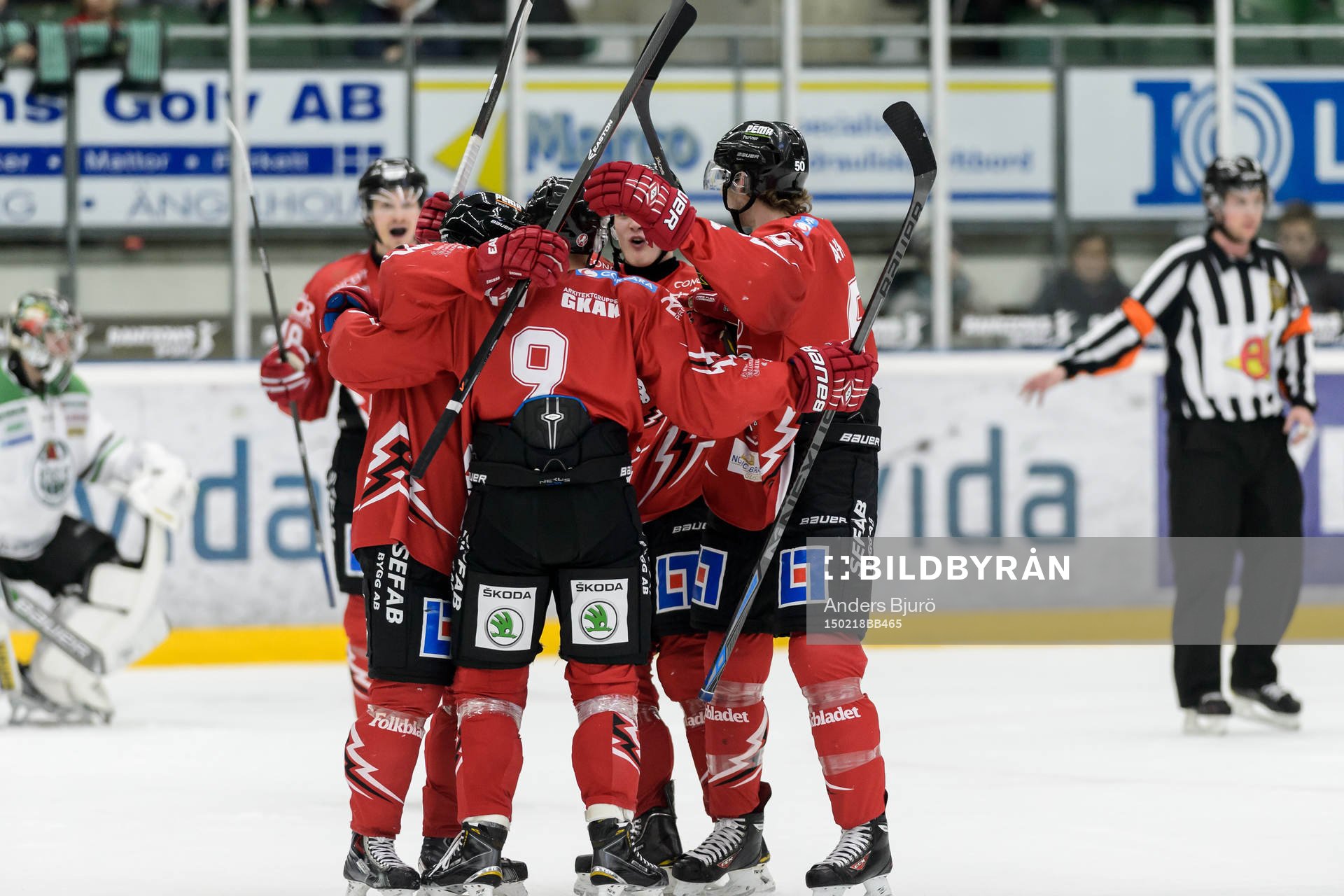 Vita Hästen firar Alexander Larsson