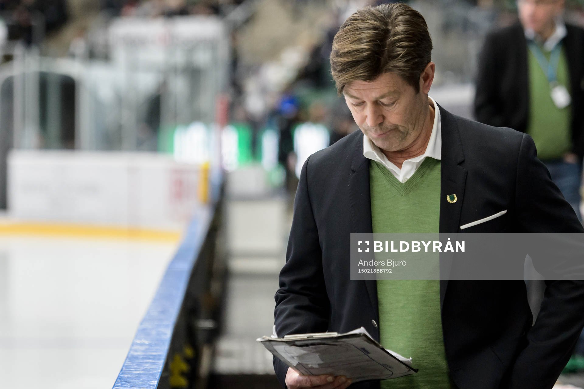 Rögles assisterande tränare Gunnar Persson ser fundersam