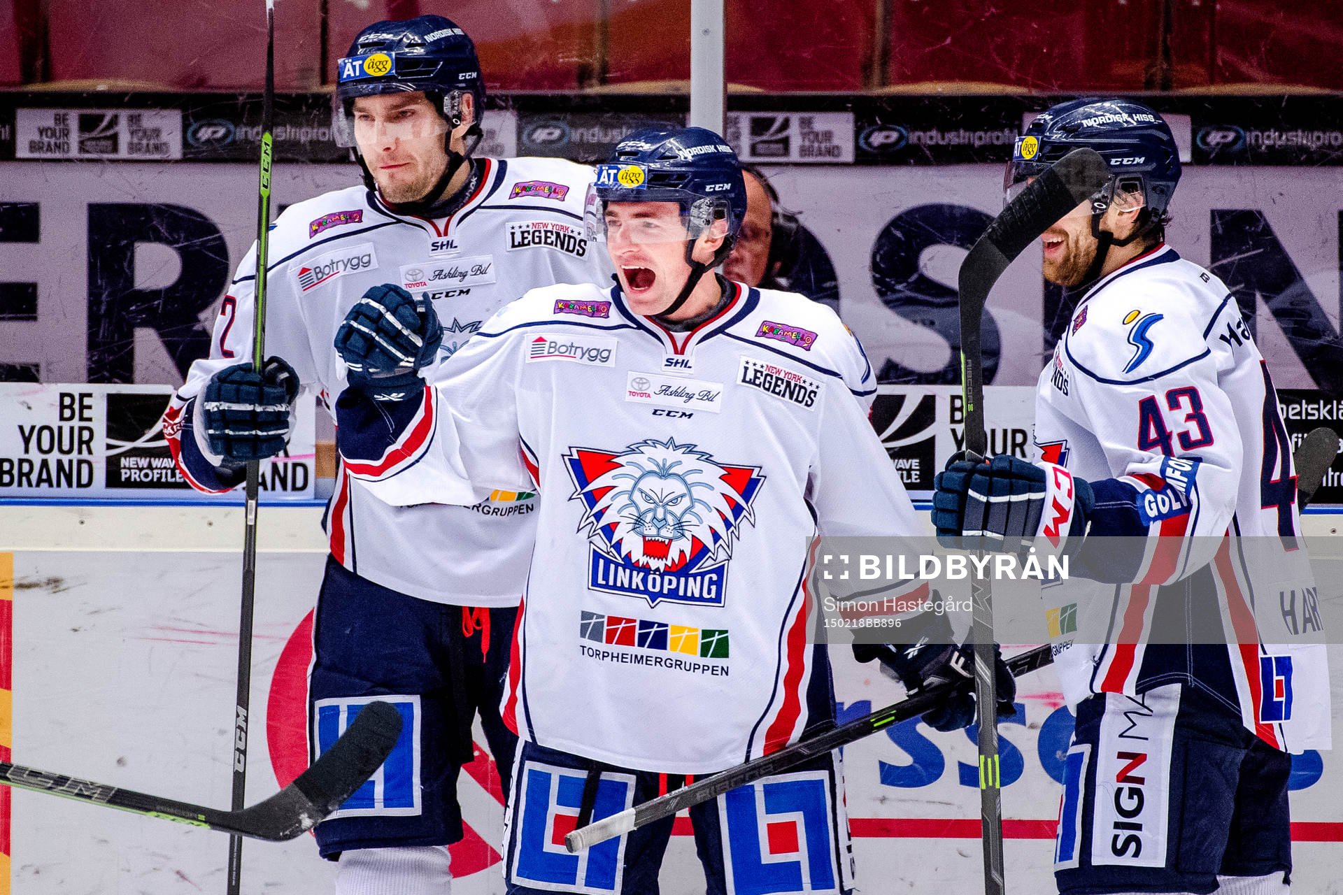 Linköpings Mattias Sjögren, v, och Broc Little ,m, jublar