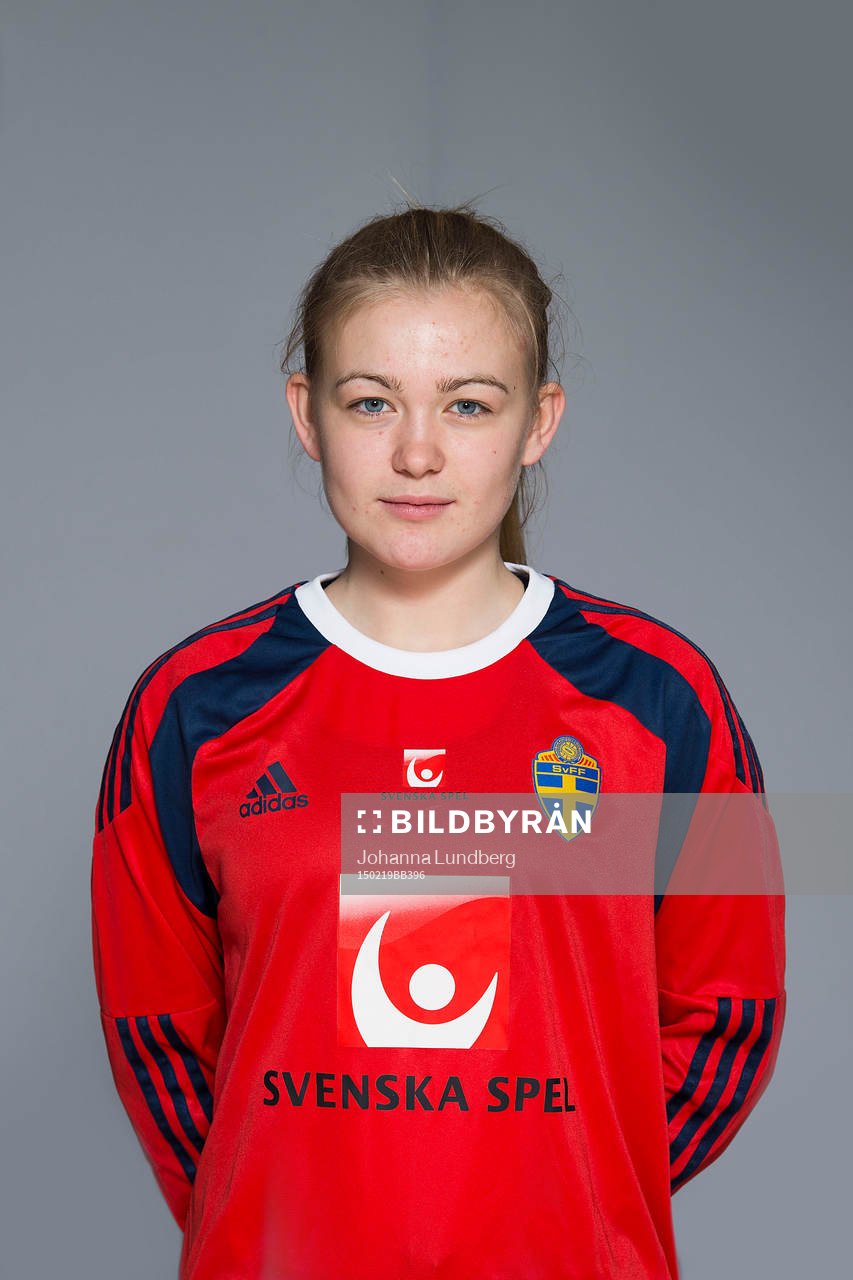Nellie Jönsson som spelar i F17/98-landslaget