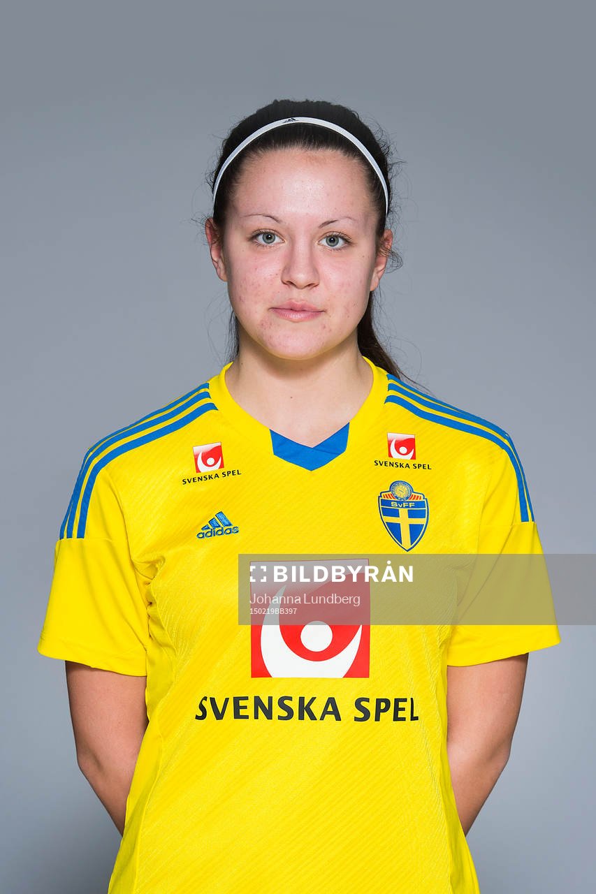 Klara Enberg som spelar i F17/98-landslaget