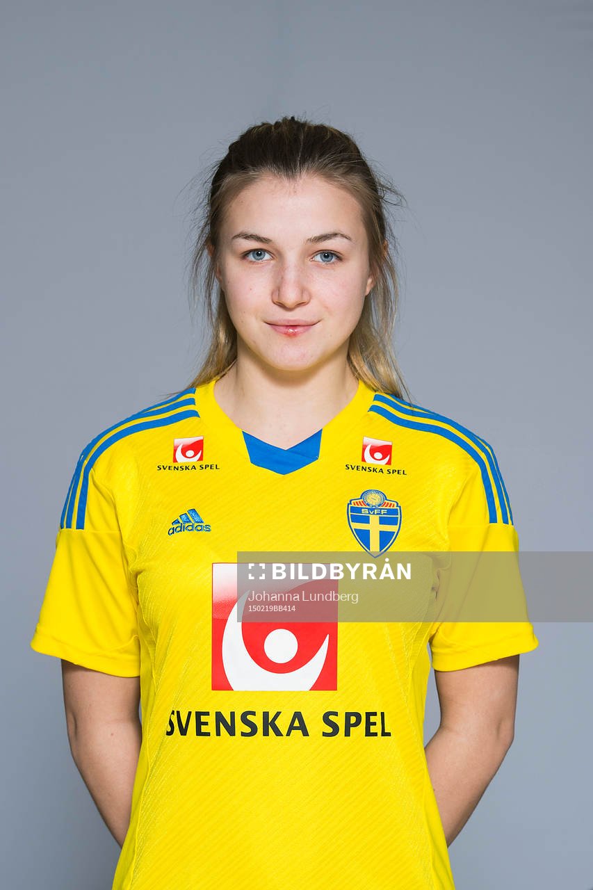 Mathilda Lindström som spelar i F17/98-landslaget