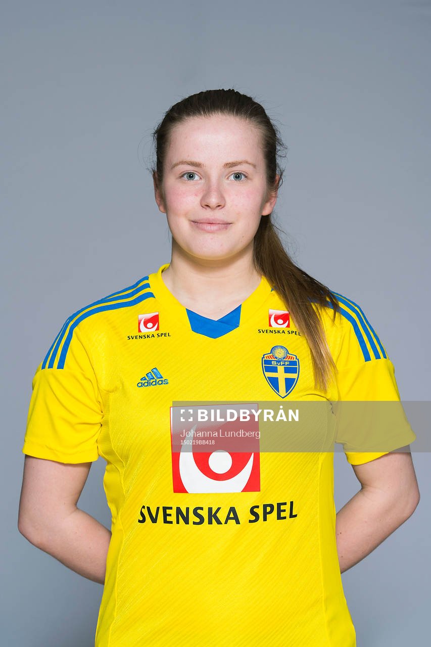 Emilia Lundqvist som spelar i F17/98-landslaget