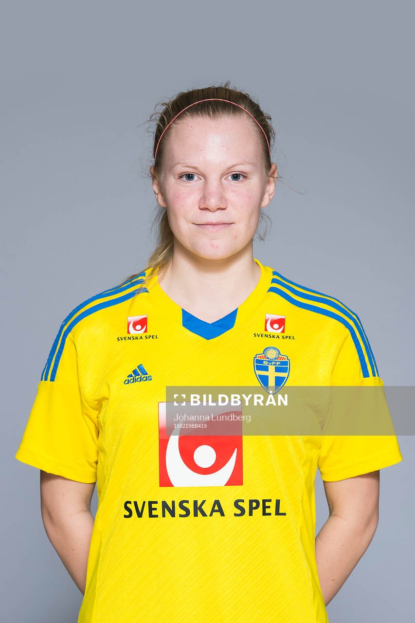 Josefine Rybrink som spelar i F17/98-landslaget