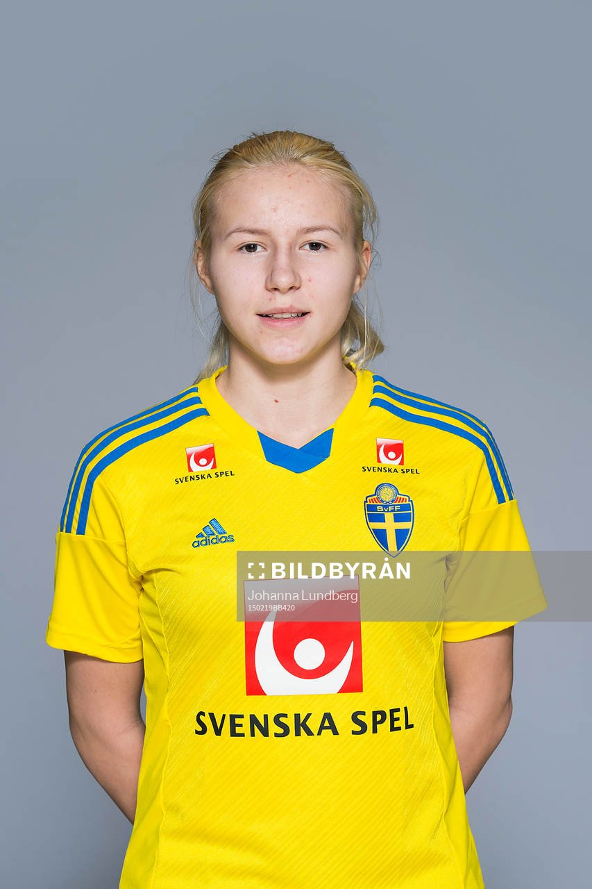 Selina Henriksson som spelar i F17/98-landslaget, poserar för ett porträtt den 19 februari 2015 i Stockholm.