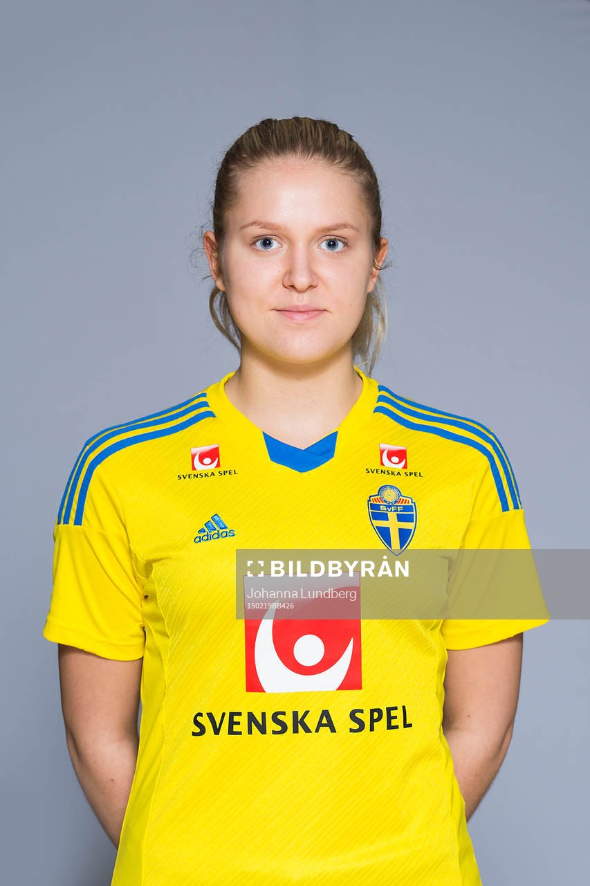 Linnea Aronsson som spelar i F17/98-landslaget