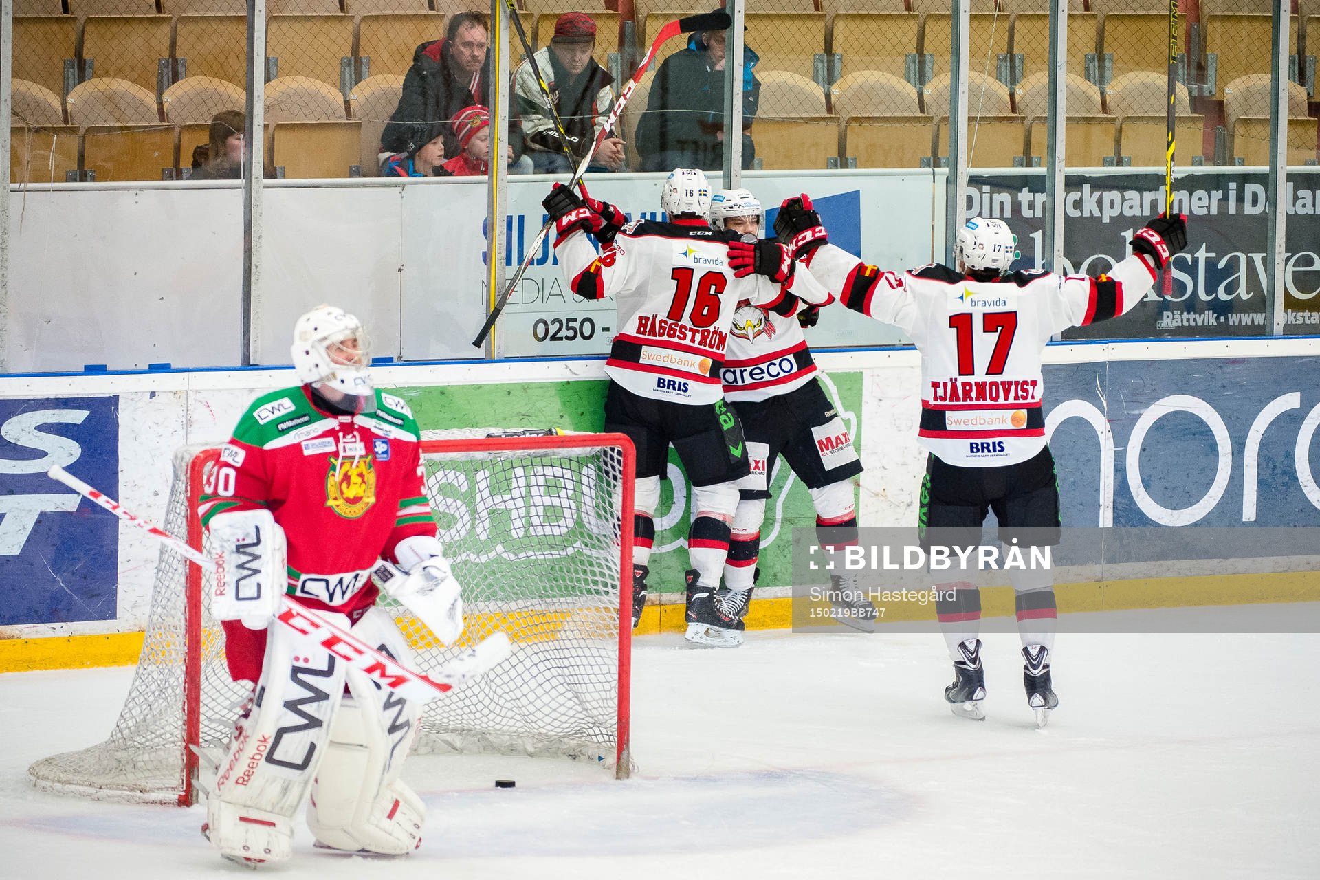 Malmö Redhawks Magnus Häggström , Björn Svensson  och