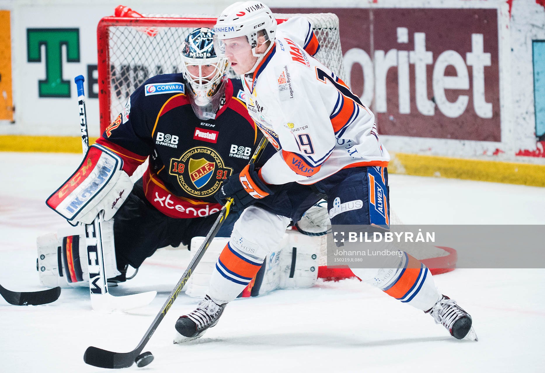 Växjös Tuomas Kiiskinen framör Djurgårdens målvakt