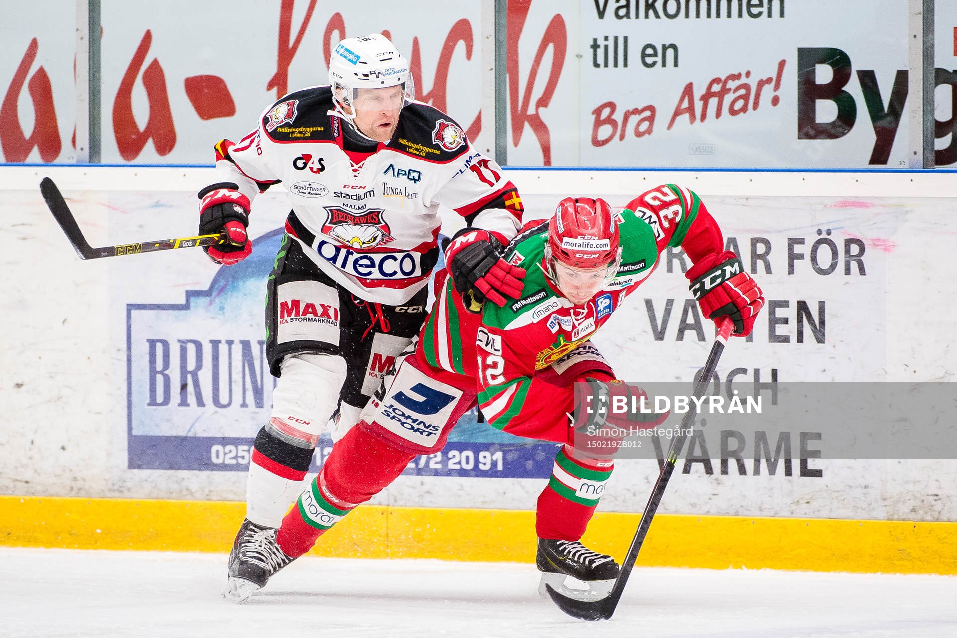 Malmö Redhawks Mathias Tjärnqvist  jagar Moras Lukas