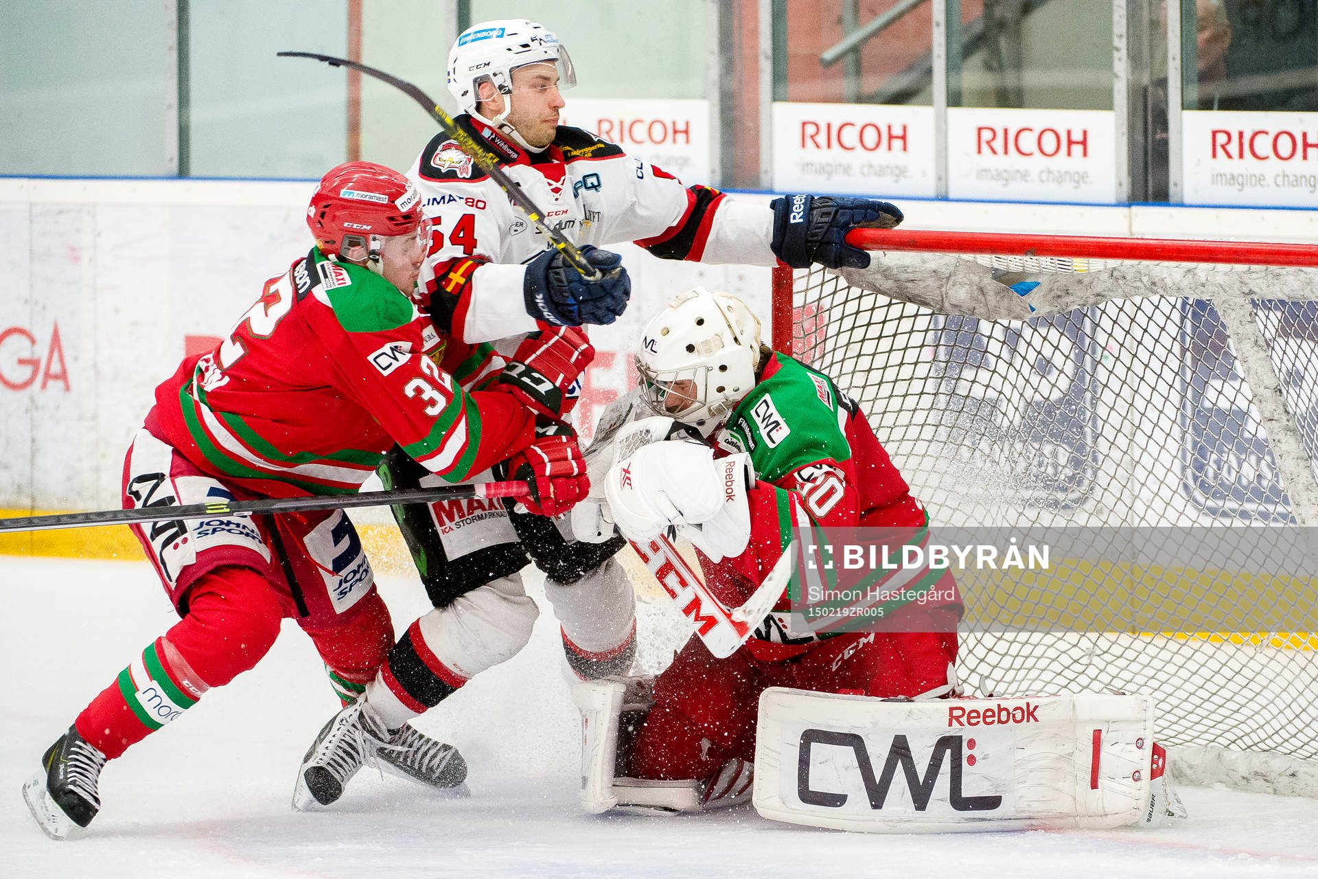 Malmö Redhawks Fabian Brunnström hamnar emellan Moras