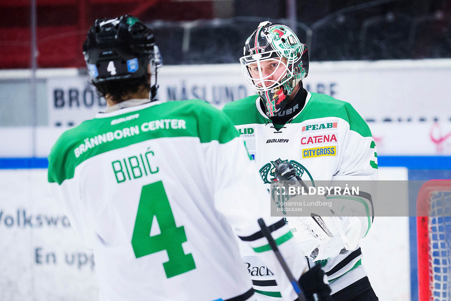 Rögles målvakt Lars Volden och Alen Bibic jublar mot