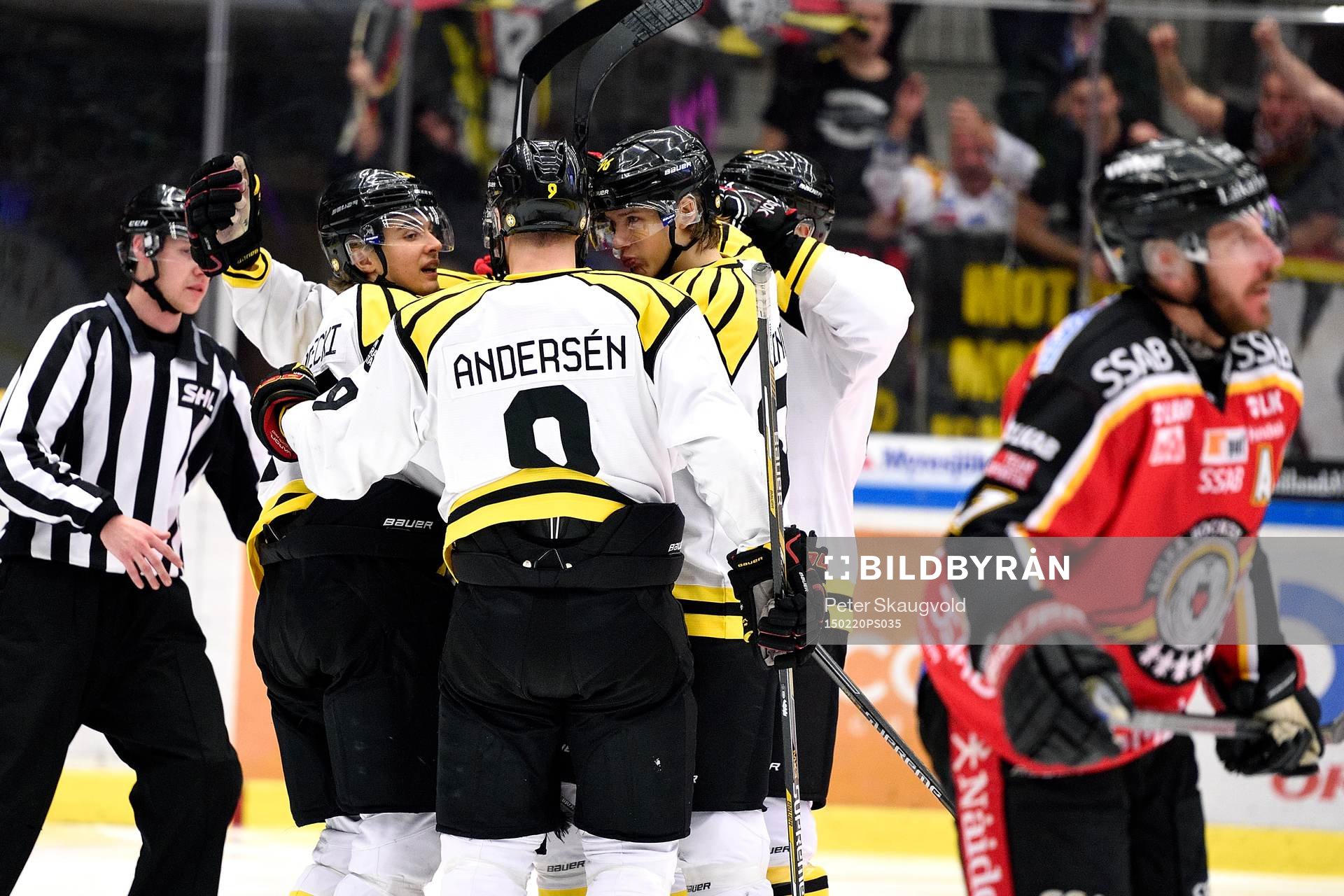 Brynäs Niclas Andersén och Oskar Lindblom firar
