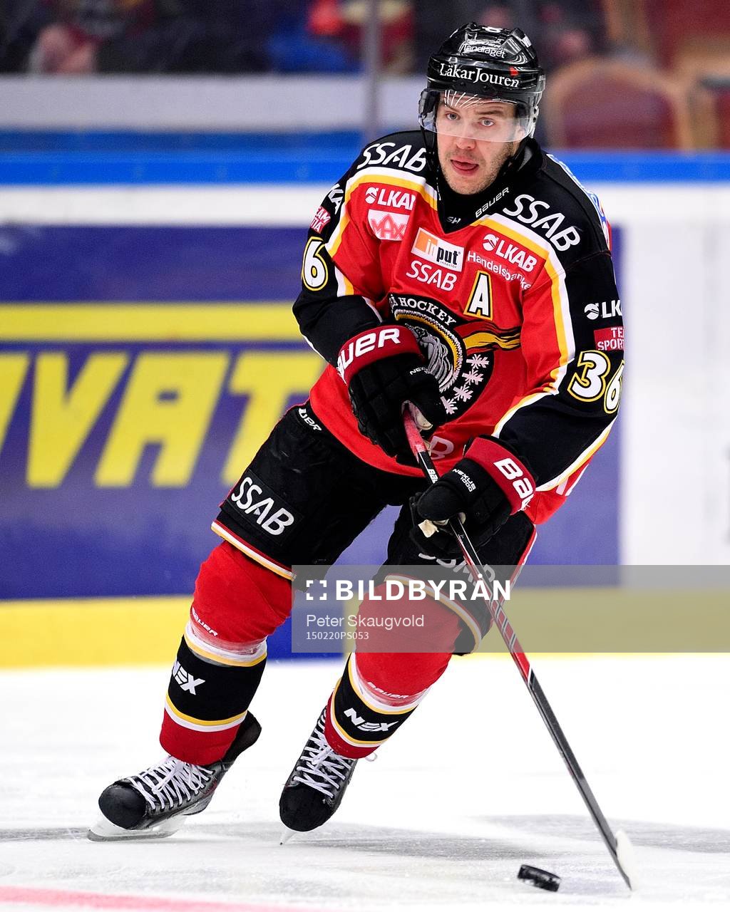 Luleås Niklas Fogström med pucken