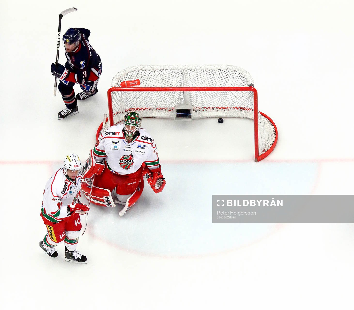 s målvakt Linus Ullmark, i bild Linköpings Kent McDonell