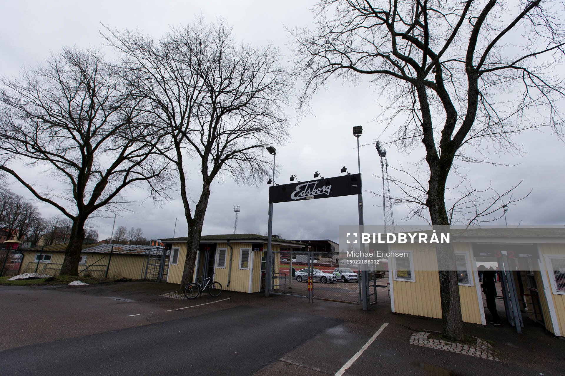 Entrén till Edsborgs IP timmarna innan fotbollsmatchen i