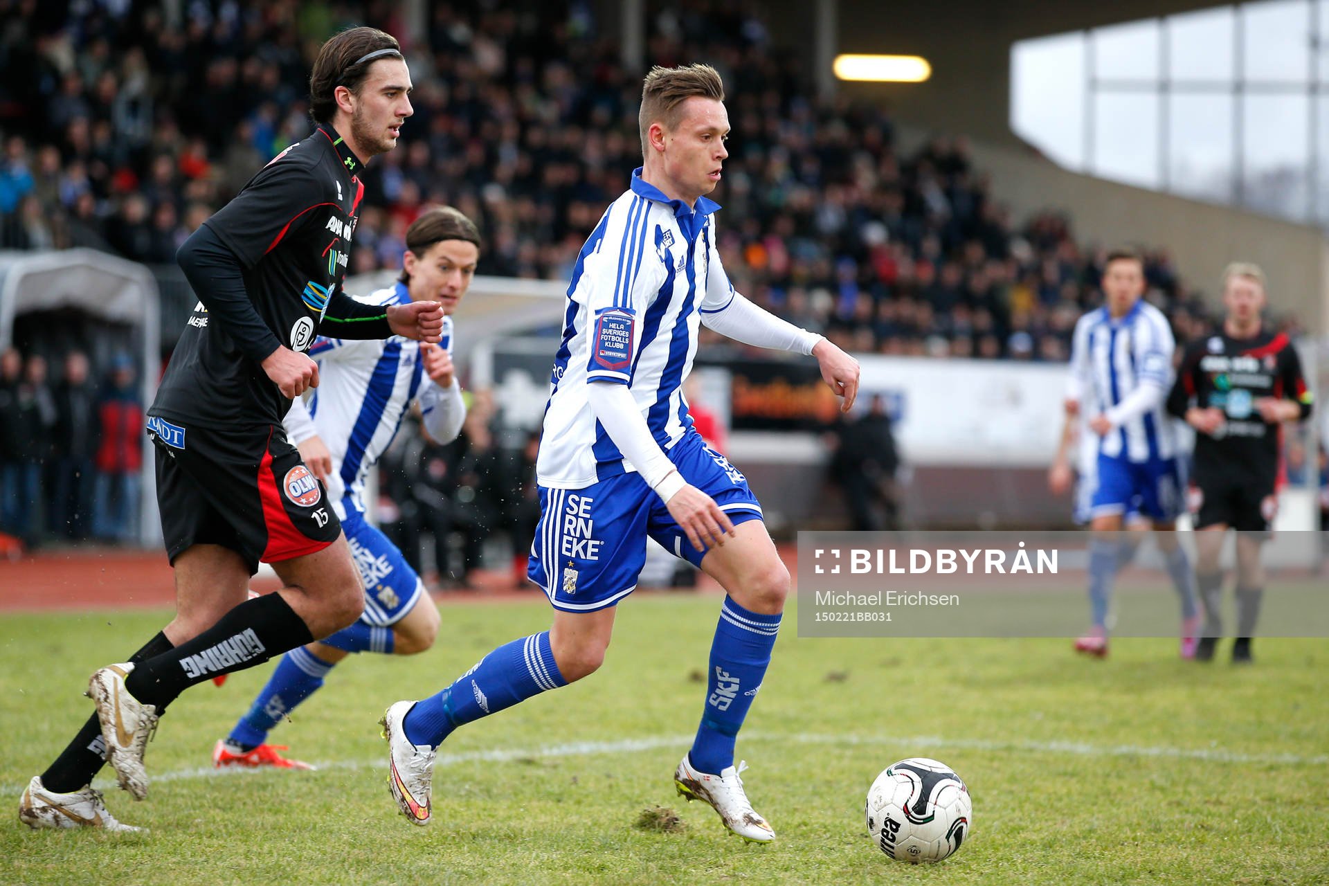 Trollhättans Tommie Veljovic jagar IFK Göteborgs Jakob Ankersen under fotbollsmatchen i Svenska Cupen mellan FC Trollhättan och IFK Göteborg den 21 februari 2015 i Trollhättan.