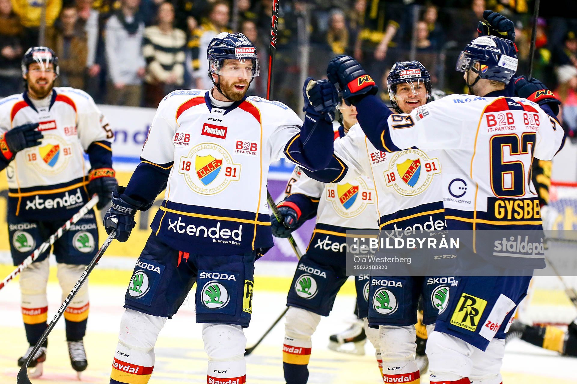 Djurgårdens Mikael Samuelsson jublar