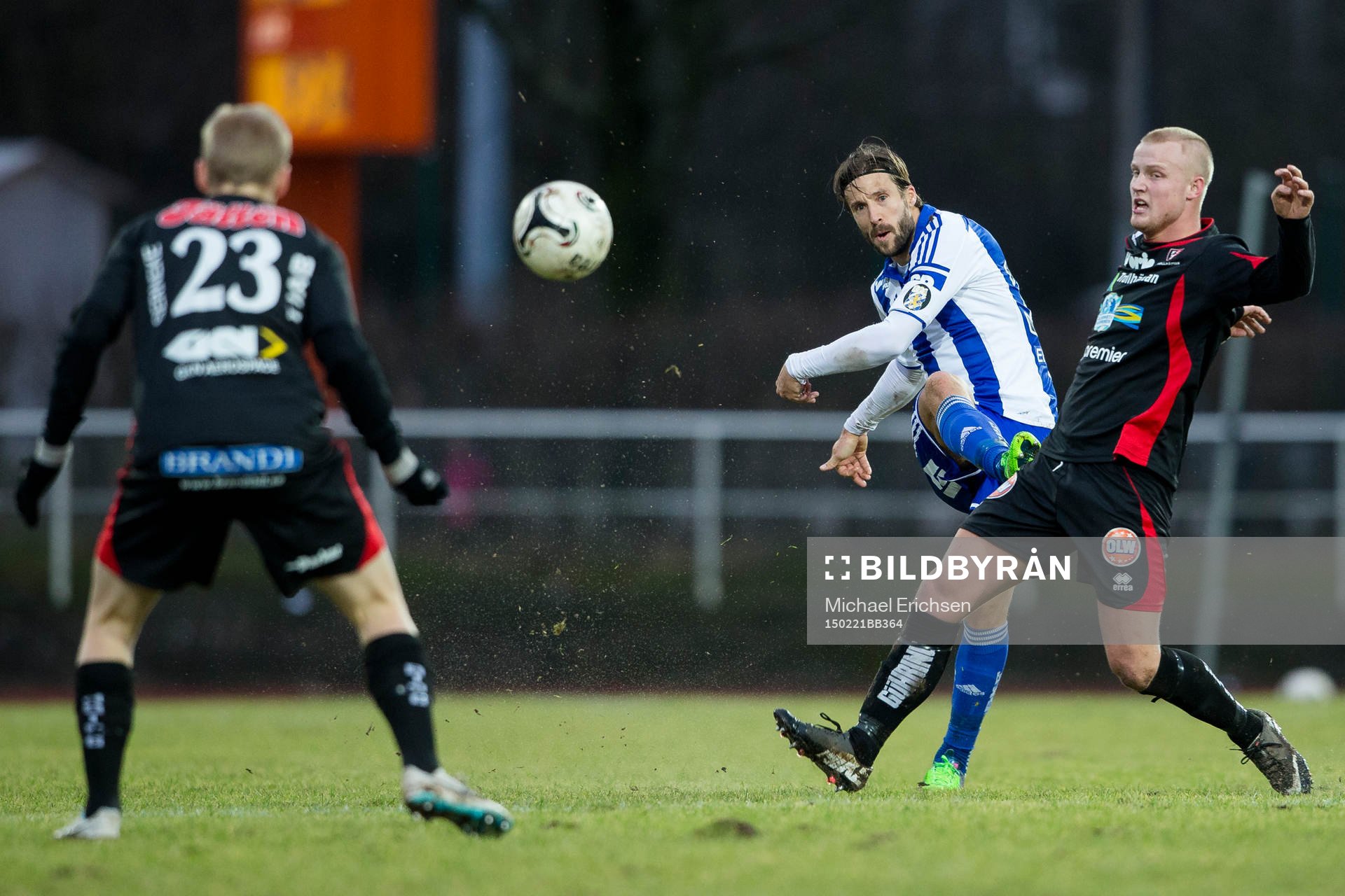 IFK Göteborgs Mattias Bjärsmyr slår en passning