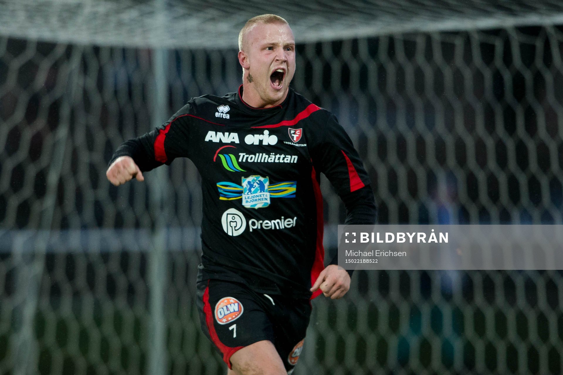 Trollhättans Jonathan Gustafsson reagerar