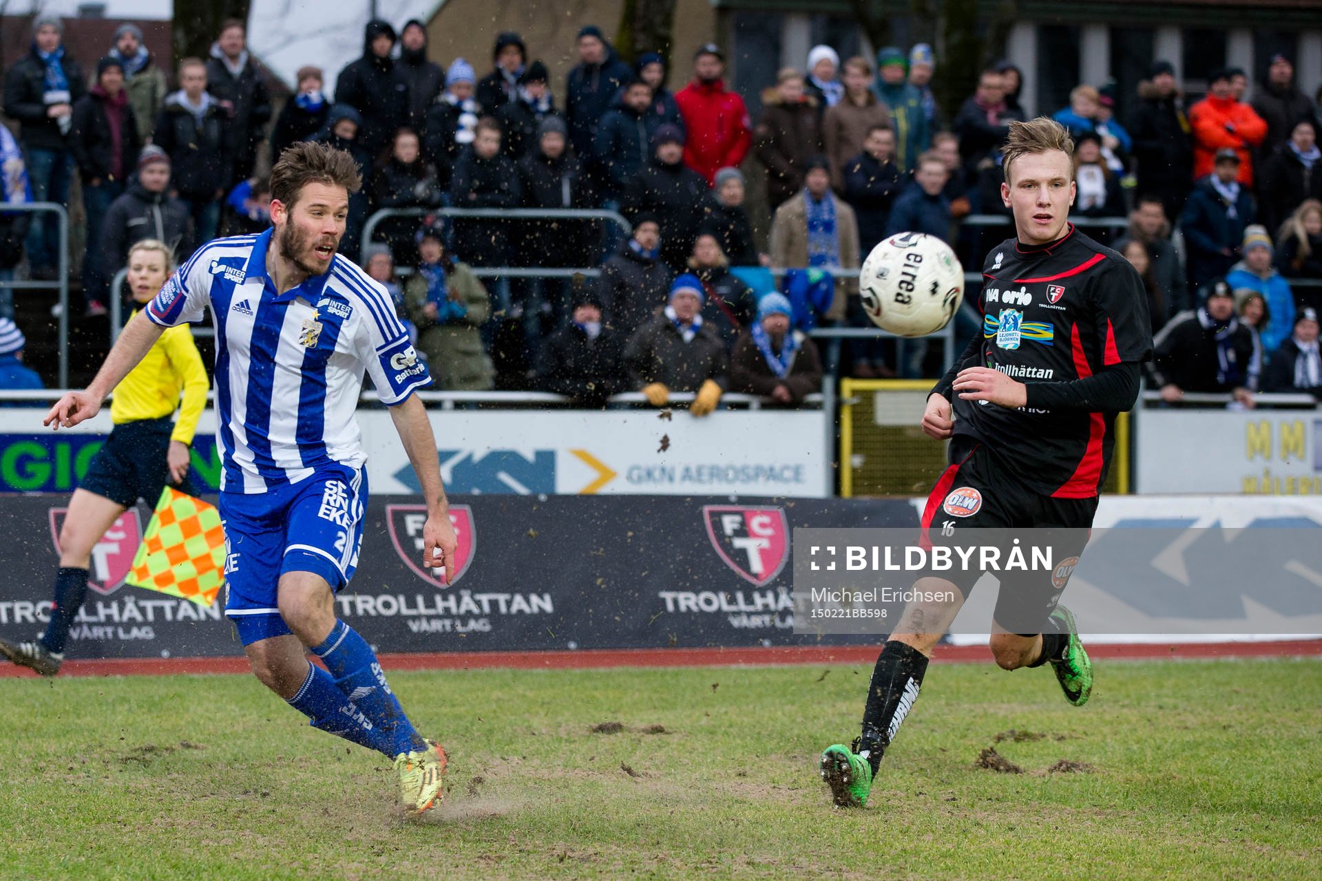 IFK Göteborgs Emil Salomonsson slår ett inlägg