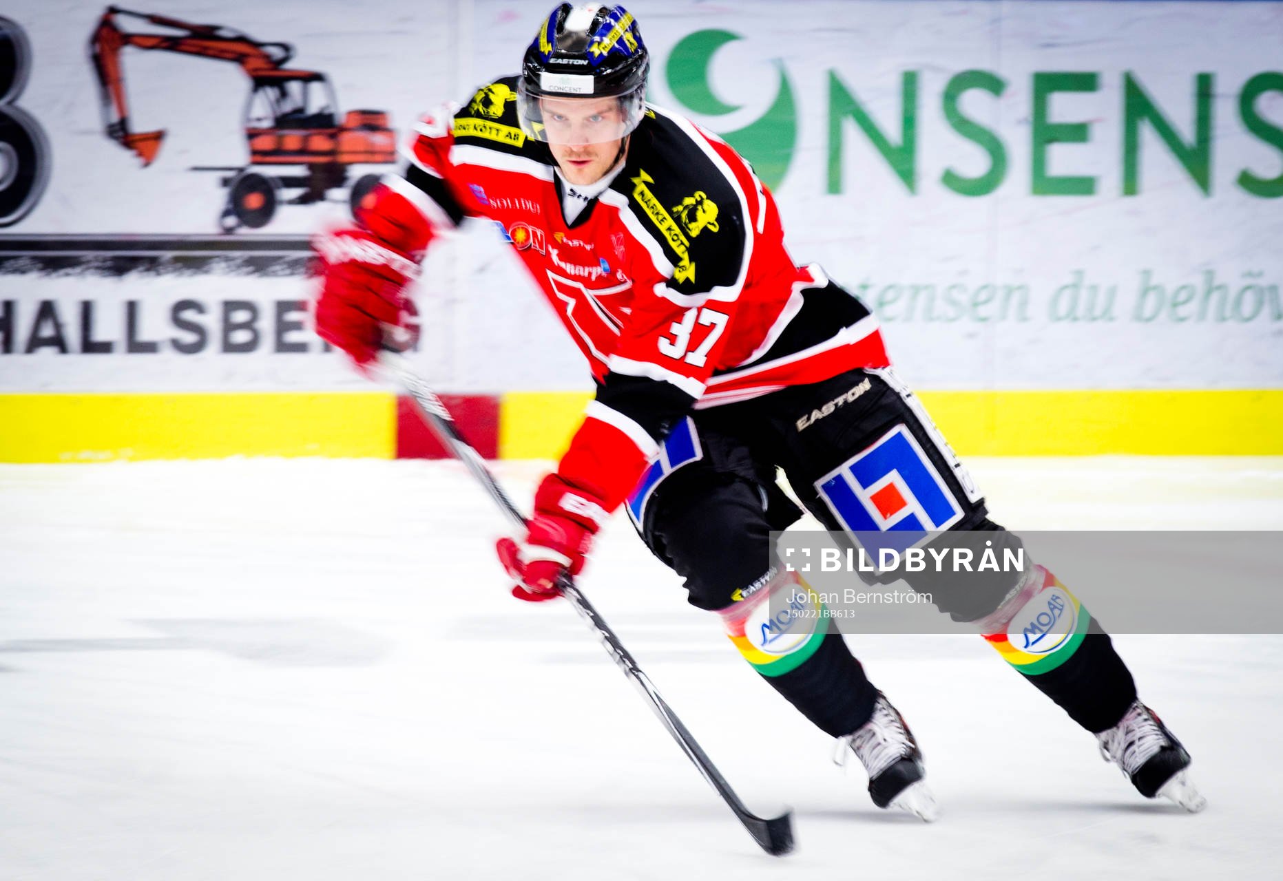 Örebros Stefan Johansson värmer upp i färgglada pride