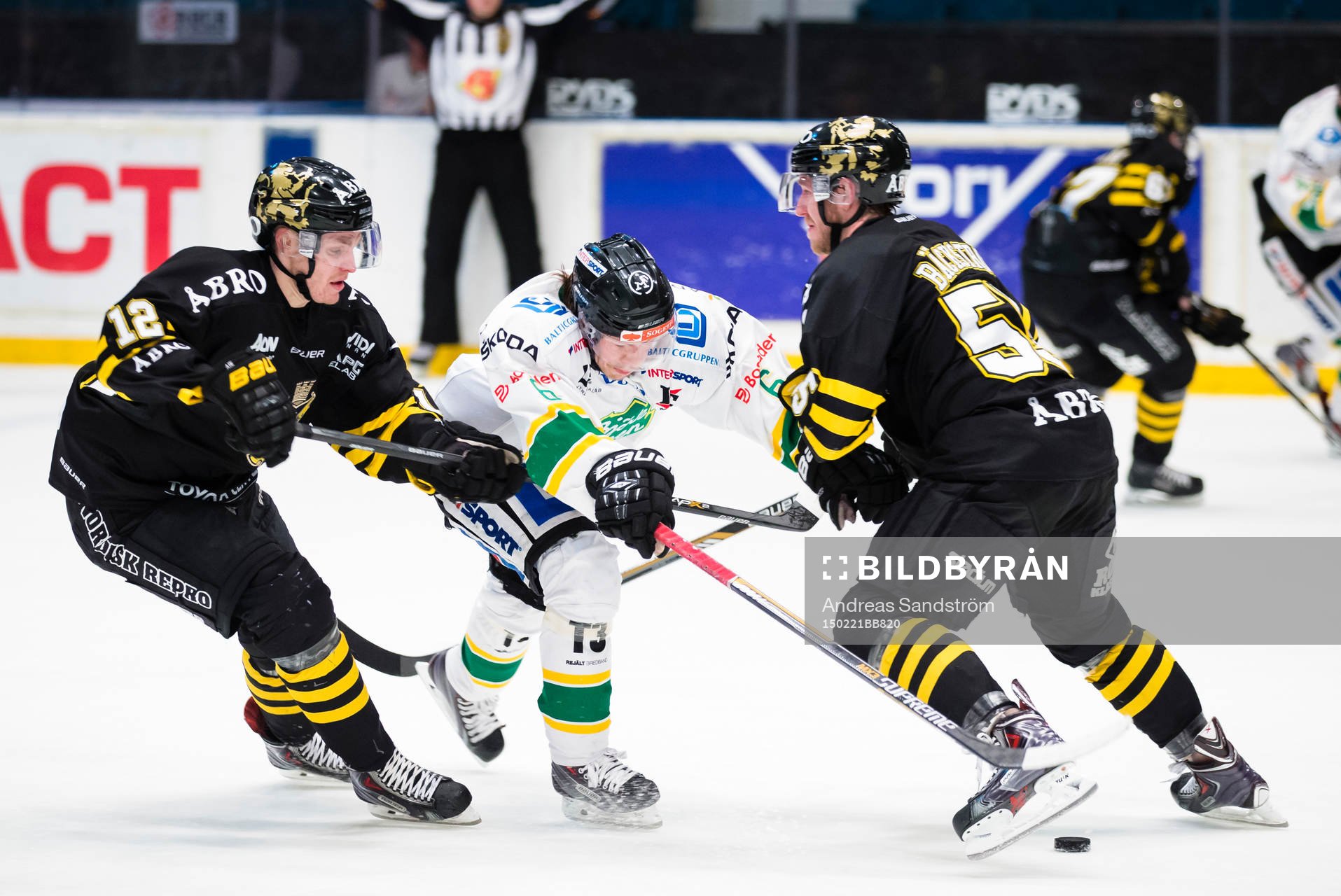 s Fredrik Hynning (v) och Nils Bäckström (h) får stopp