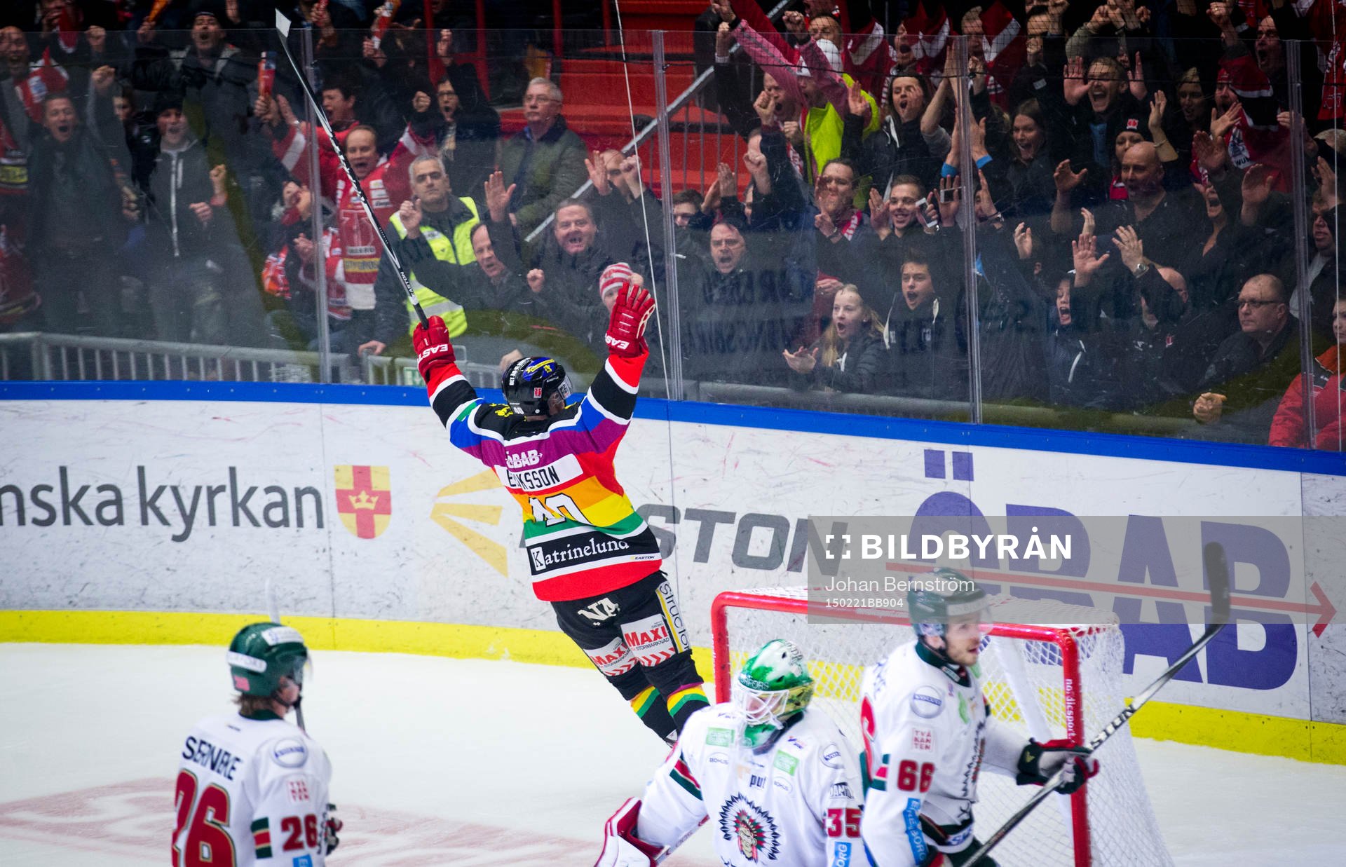 Örebros Anders Eriksson gör 1-0 och jublar