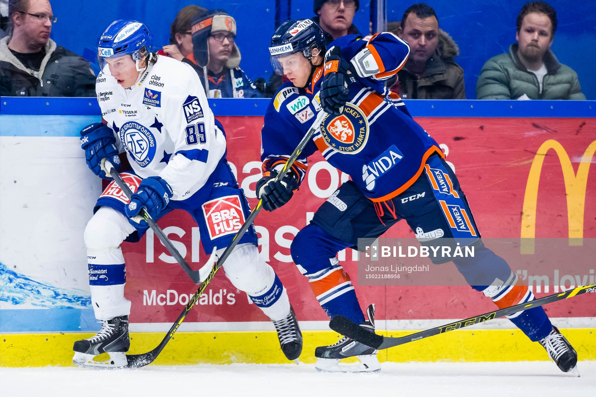 Leksands David Åslin jagas av Växjös Nick Johnson